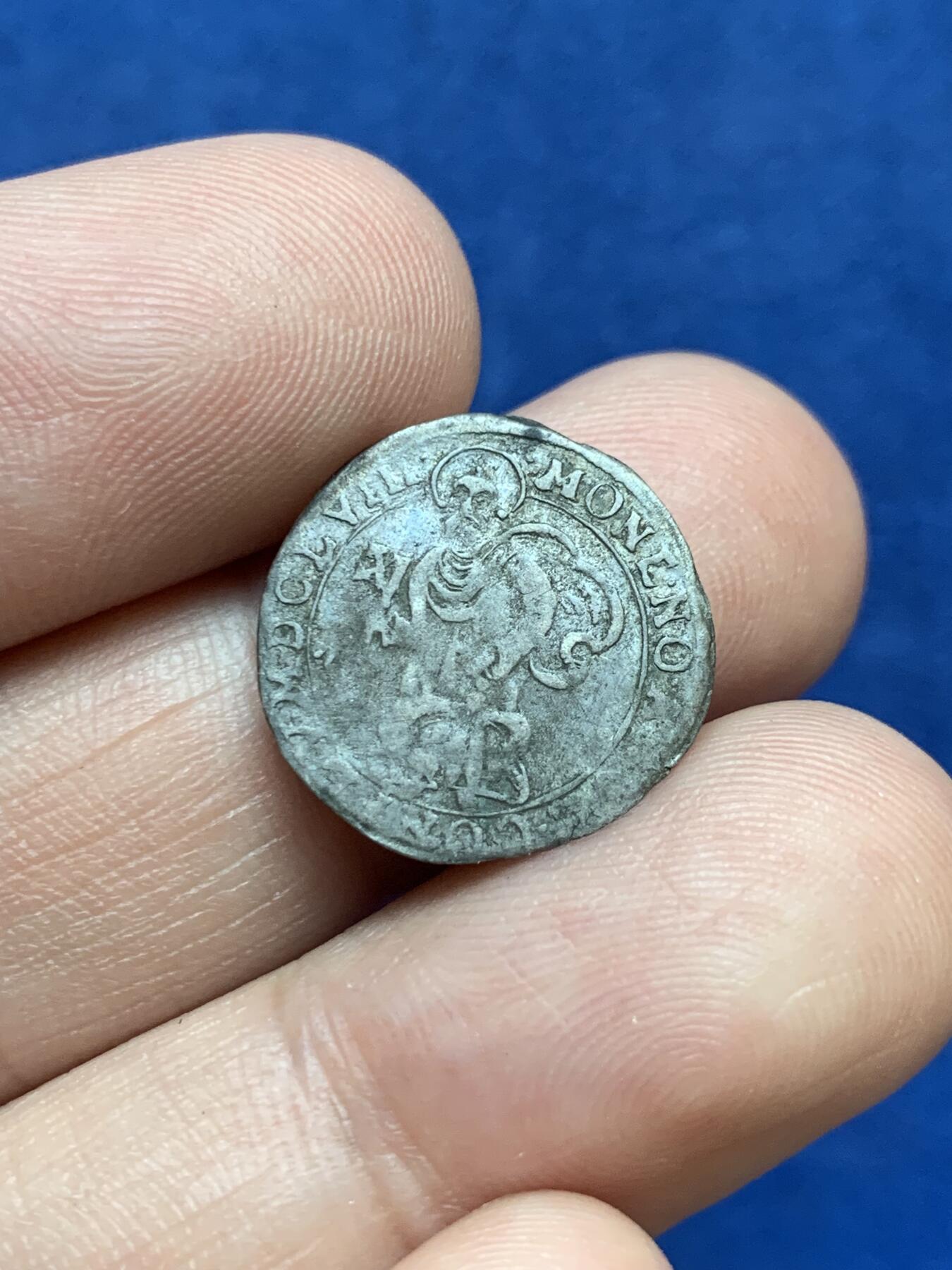 《竞宝斋》第296场- 周日，周一  2场连拍 （全场包邮） 神圣罗马帝国特里尔大主教区1657年（MDCLVII）1/2 Albus打制银币，著名的Karl Caspar von der Leyen在位时期，为神圣罗马帝国七大选帝侯之一。正面是圣彼得左手拿书右手持钥匙，背面是选帝侯的盾徽，上方为选帝侯冠。