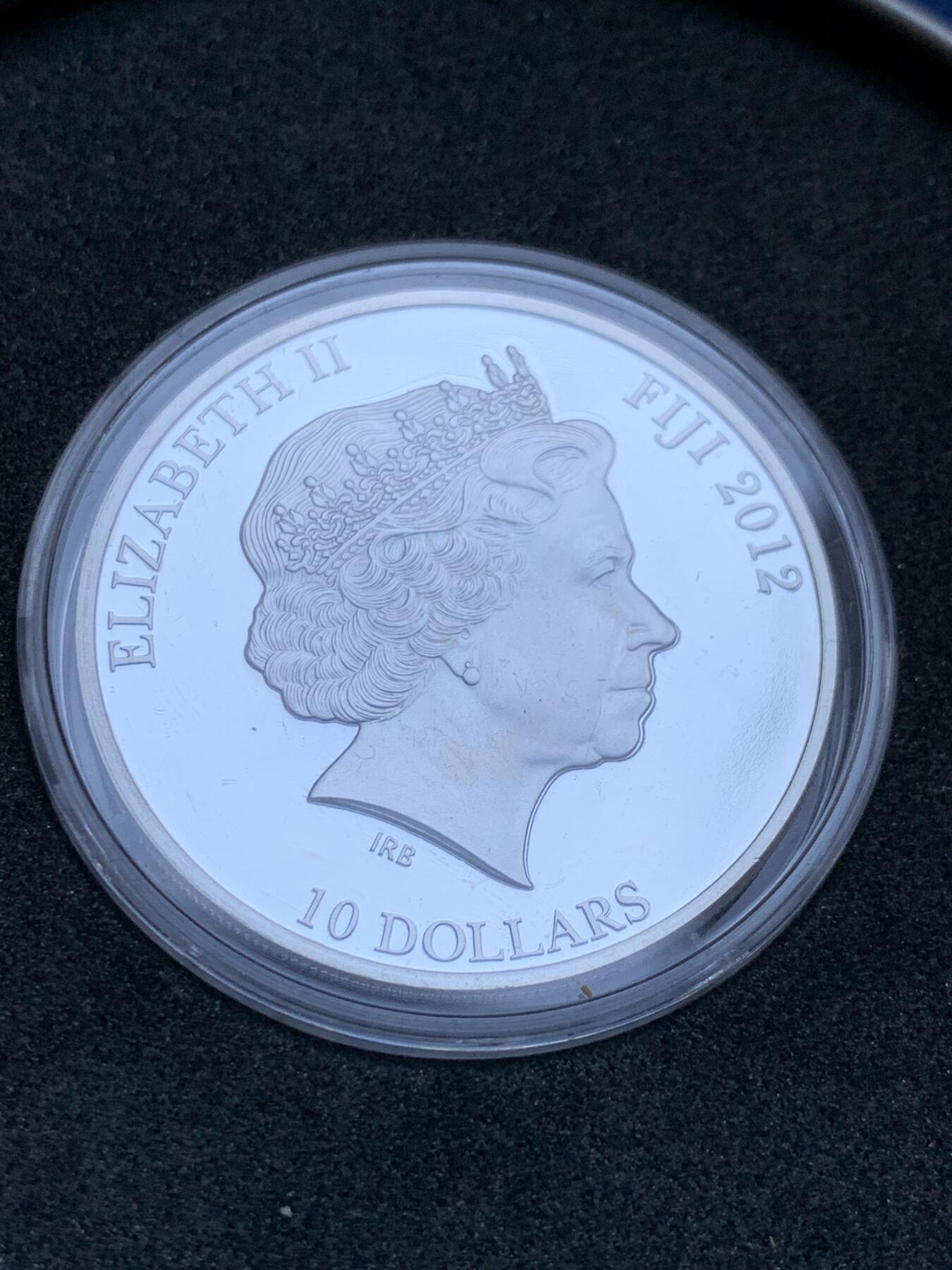 《竞宝斋》第296场- 周日，周一  2场连拍 （全场包邮） 2012年 斐济 10元 圣亚历克修斯 发行数量：7000 镀金 银0.925 20克 带盒证