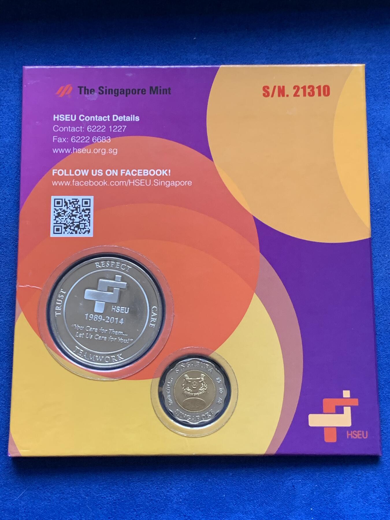 《竞宝斋》第296场- 周日，周一  2场连拍 （全场包邮） 新加坡 2014 双色币+章 卡册