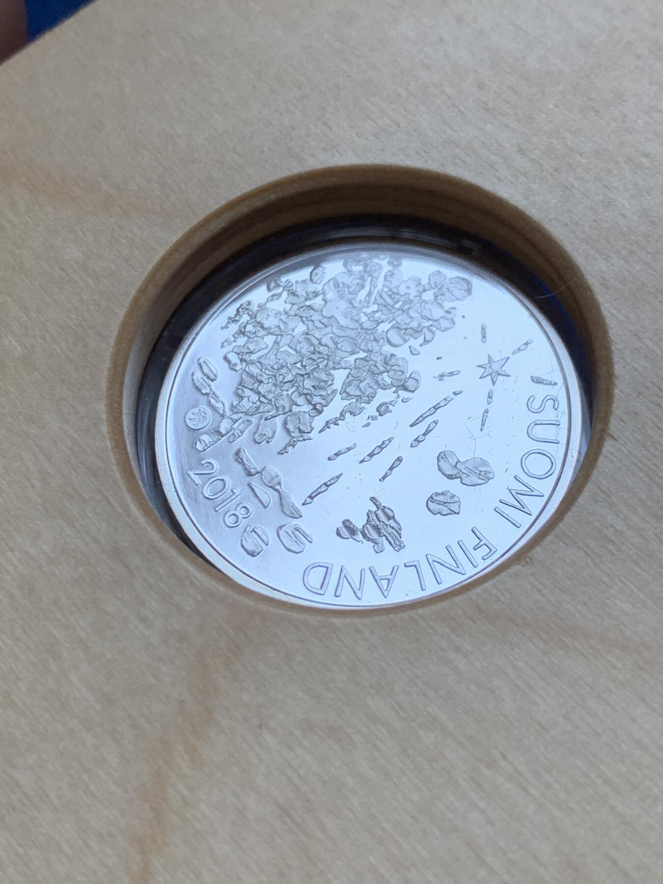 《竞宝斋》第296场- 周日，周一  2场连拍 （全场包邮） 2018年 芬兰 10欧元 撒西咪文化纪念 发行数量8000 银0.5 10克 原盒证