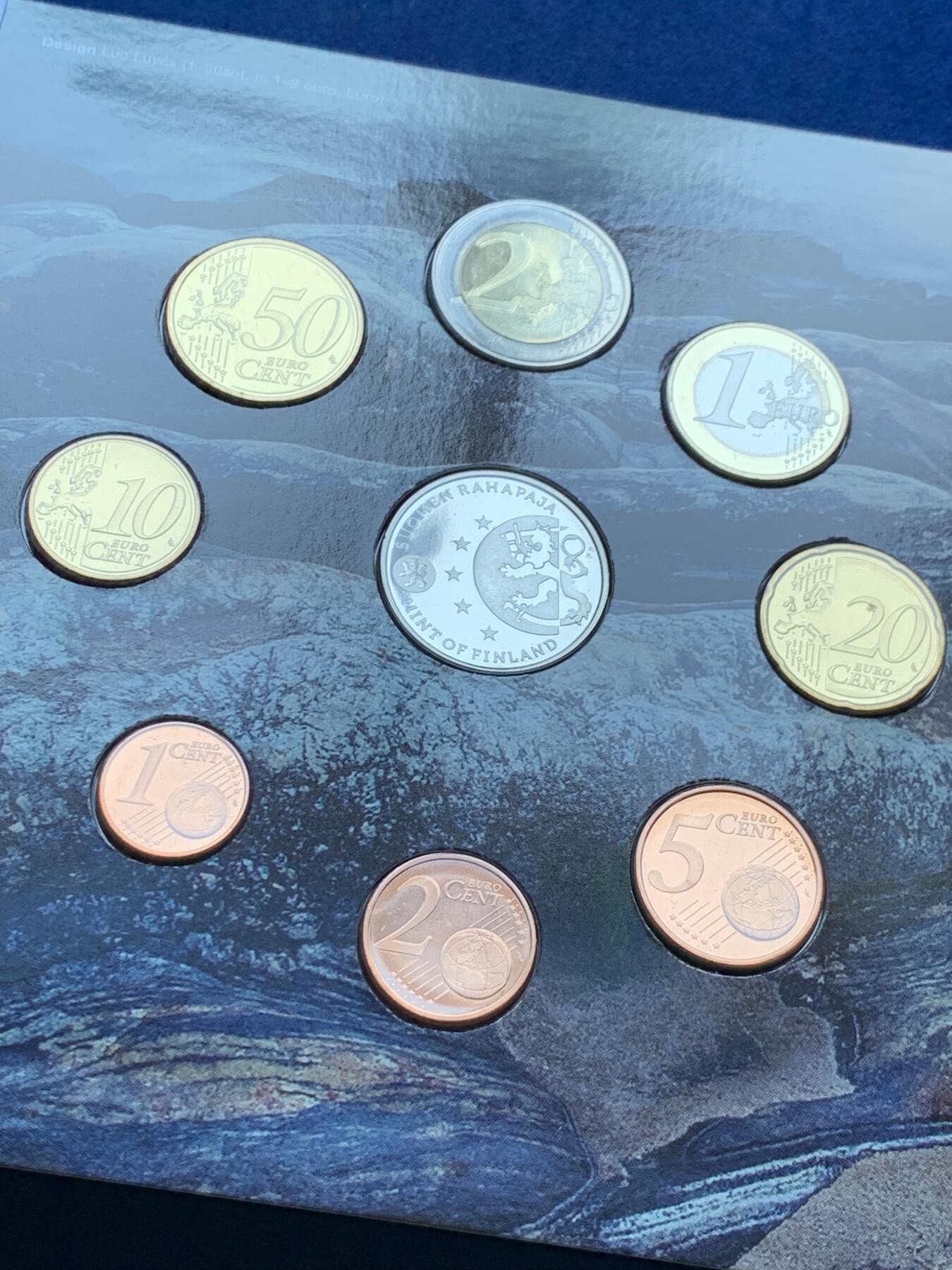 《竞宝斋》第296场- 周日，周一  2场连拍 （全场包邮） 2010年芬兰灯塔系列欧元套币 带一枚纪念章