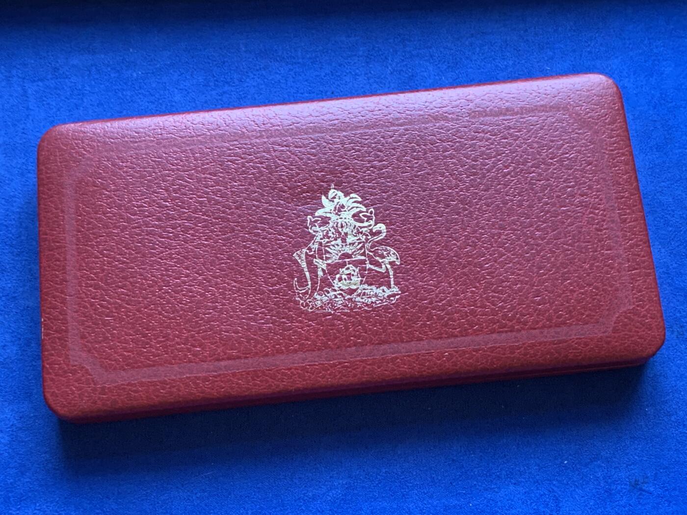 《竞宝斋》第296场- 周日，周一  2场连拍 （全场包邮） 巴哈马1974年精制套币，原盒证，国徽版。含50分、1、2、5元四枚银币，共含纯银90克