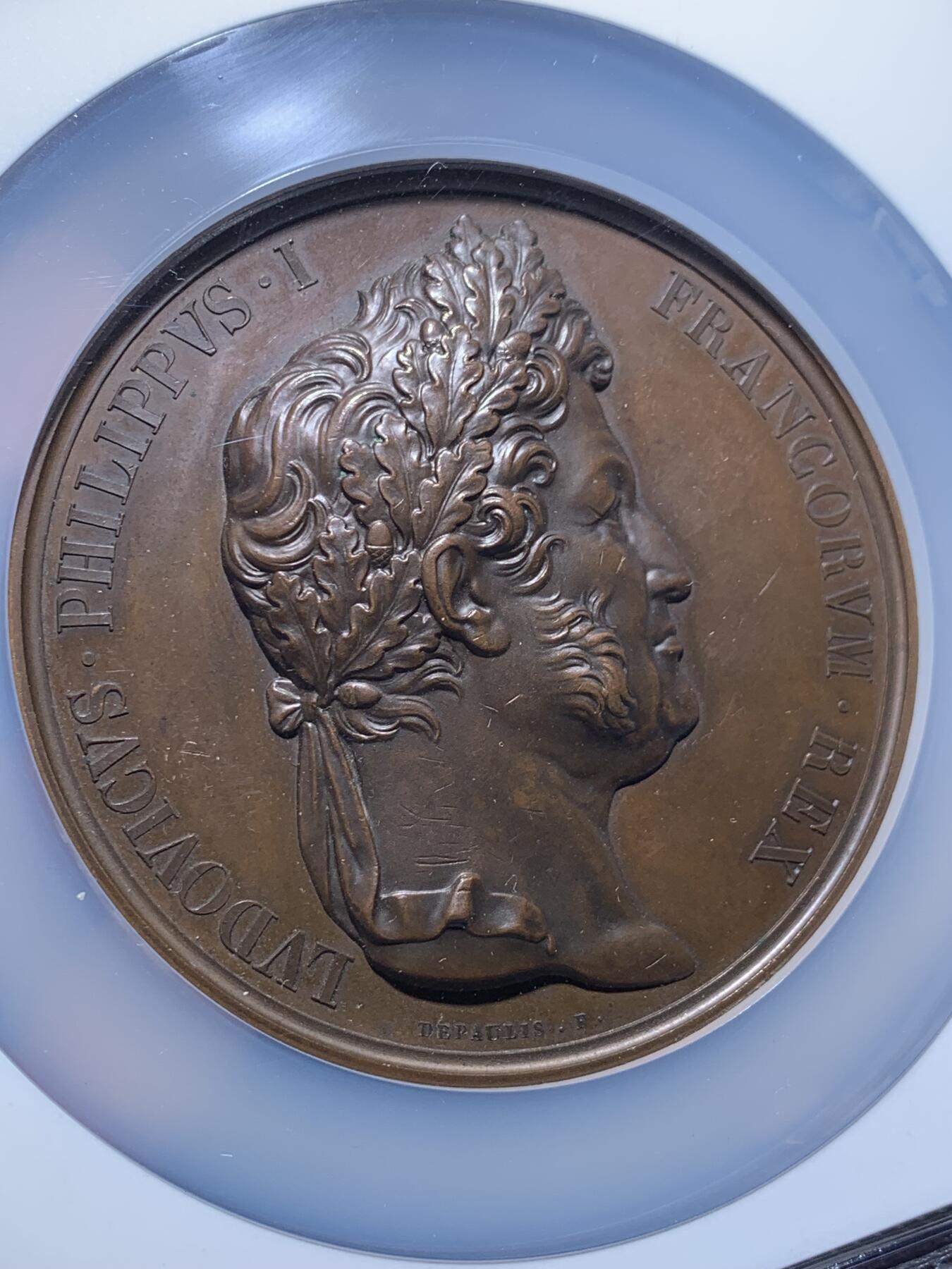 《竞宝斋》第296场- 周日，周一  2场连拍 （全场包邮） NGC MS62BN 法国 1830 菲利普一世 君权神受国王加冕超大铜章MS62,直径75mm，双面工艺好，超高浮雕，罕见铜章