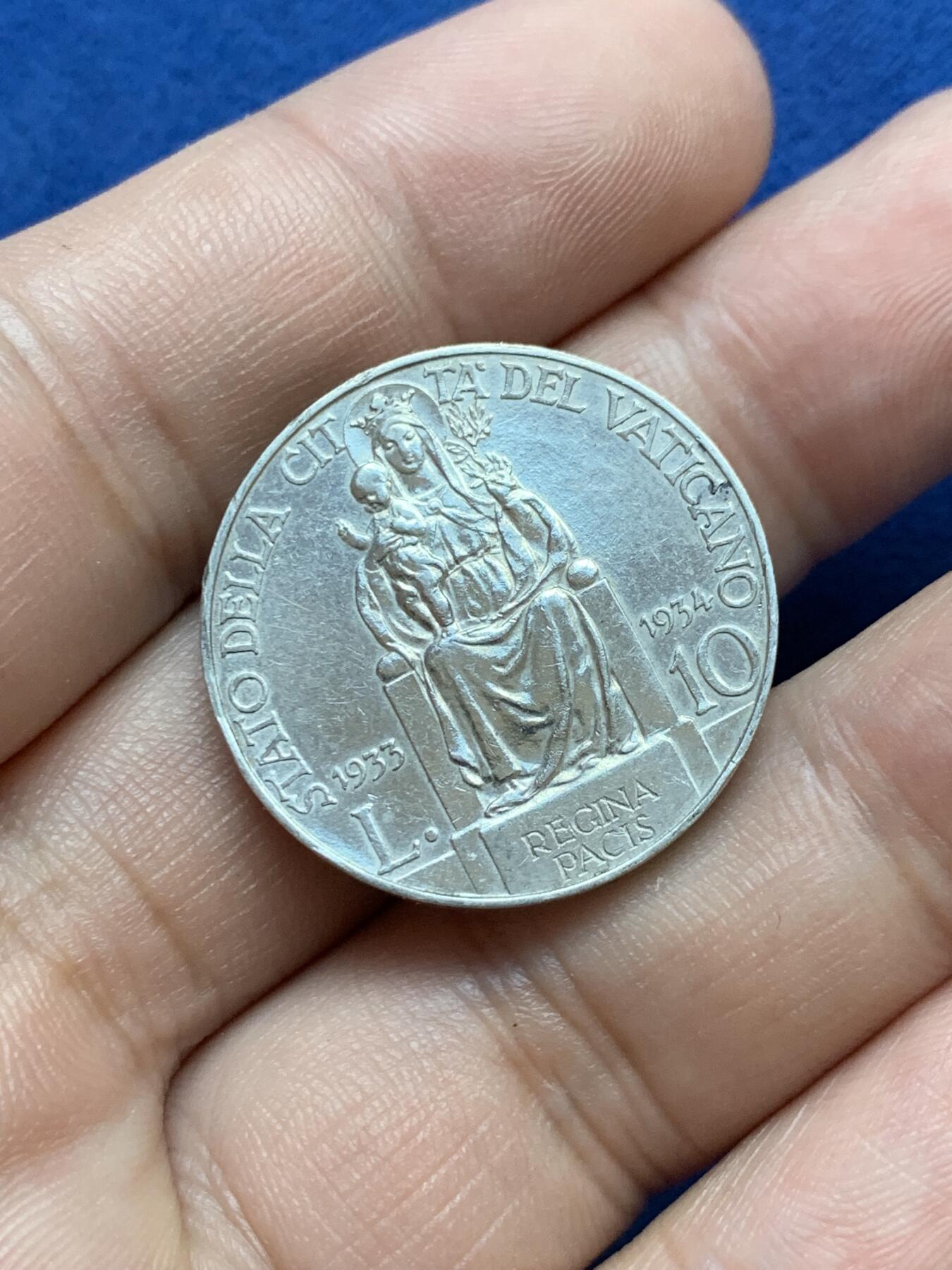 《竞宝斋》第296场- 周日，周一  2场连拍 （全场包邮） 梵蒂冈 1933年 圣年 10里拉 银币 原味包浆 稀缺品种 发行量五万枚 厚度2mm 其他年份厚度2.2mm