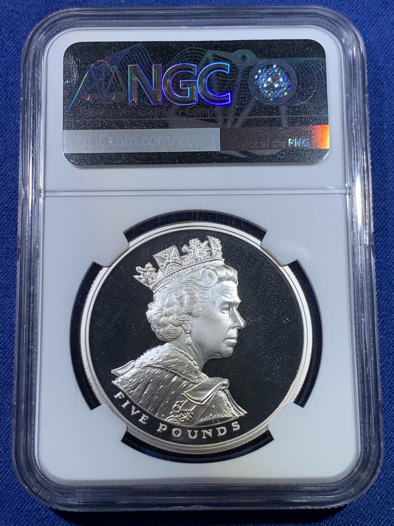 《竞宝斋》第296场- 周日，周一  2场连拍 （全场包邮） NGC PF69UC 英国 2002年 5镑银币（伊丽莎白二世女王金禧登基50周年纪念精制银币，女王最经典的骑马造型，镜面效果霸道）