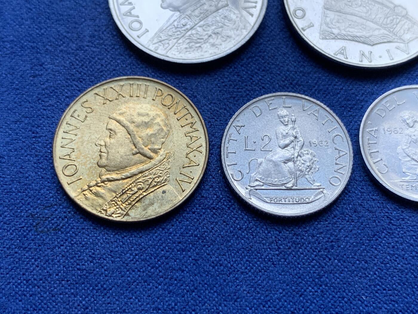 《竞宝斋》第296场- 周日，周一  2场连拍 （全场包邮） 5枚一组 梵蒂冈 1962年 1里拉、2里拉、10里拉、20里拉、50里拉