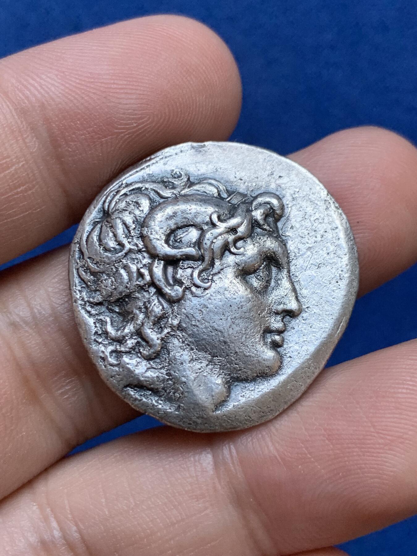 《竞宝斋》第296场- 周日，周一  2场连拍 （全场包邮） 古希腊亚历山公羊角 4德大银币 奈斯评级xf 砸盒 原评级号:66202300259  国外还是国内均价4000以上 裸币上拍