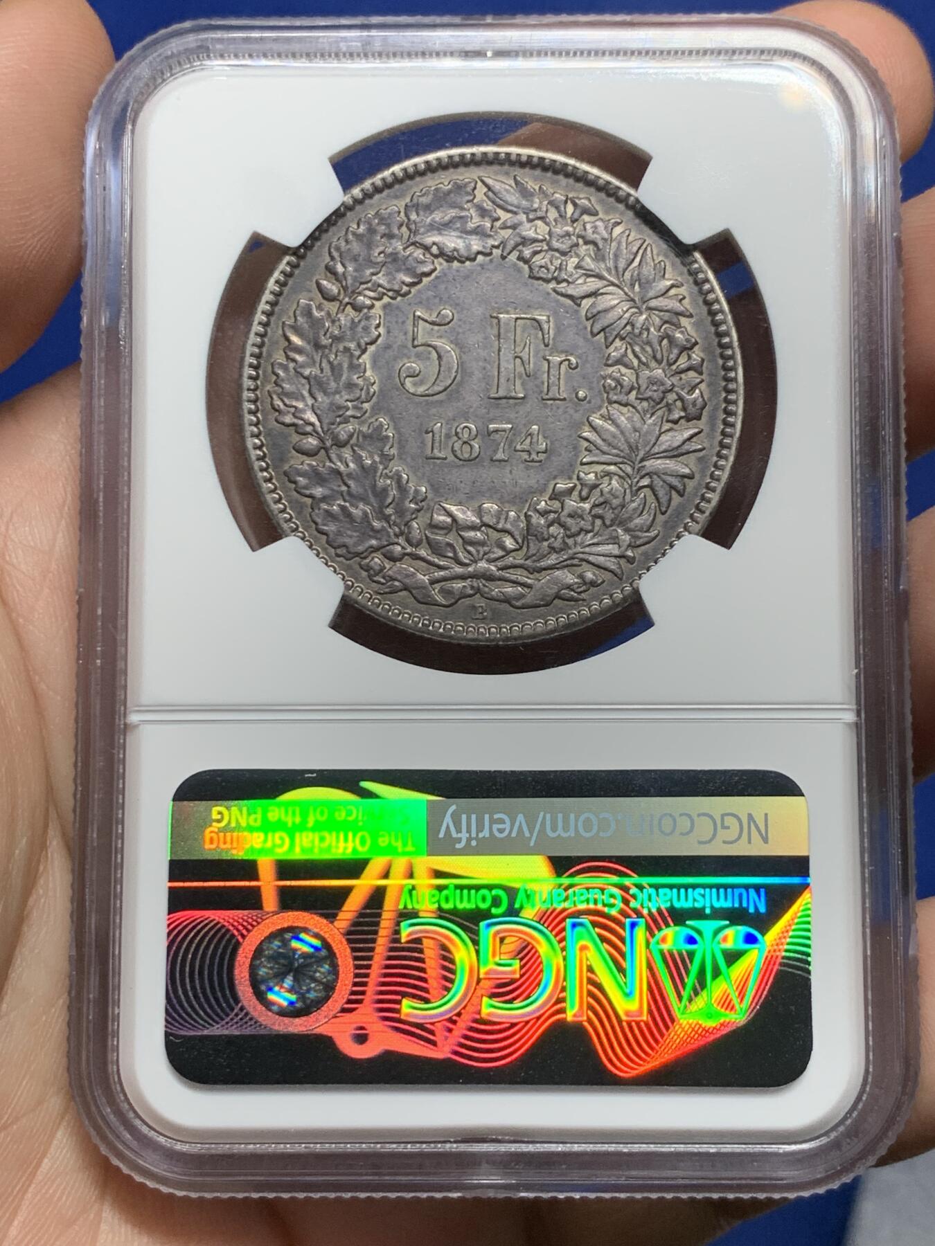 《竞宝斋》第296场- 周日，周一  2场连拍 （全场包邮） NGC AU53 瑞士 1874  坐人女神 5法郎 大银币 正反均匀的深黑包浆