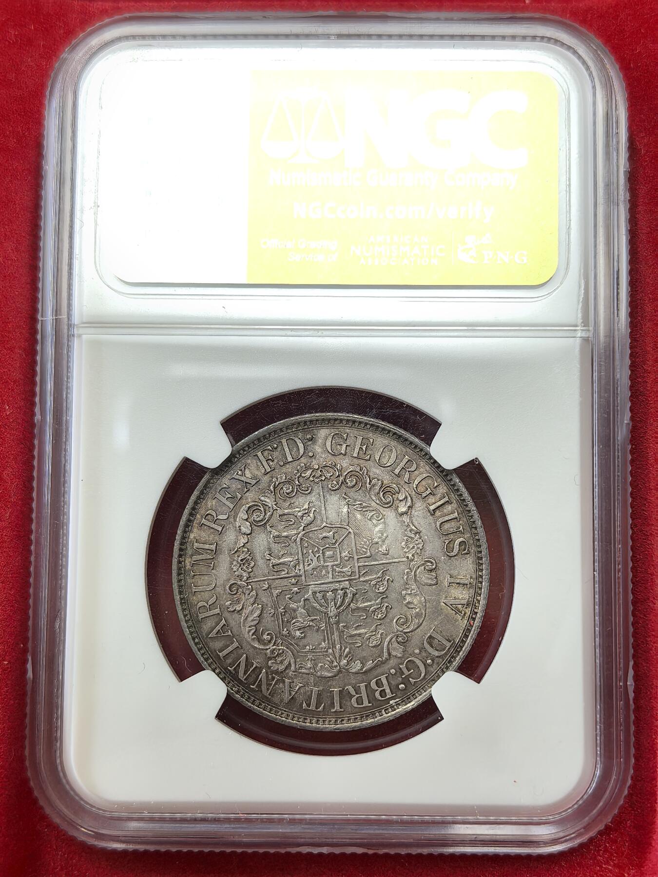 凡希社世界钱币微拍第二百八十期 荐！1822/1英国殖民地锚币1/2元NGC-UNCD，中灰包浆，细节完美，有分没分可能也只在一念之间。英国为各殖民地发行的一套通用货币，规格以墨西哥银元的1/2、1/4、1/8和1/16为标准，其他三种小面值相对常见，唯独1/2，不管哪种品相都稀有，这枚如果在纸袋里放置一段时日，极大概率会有分，去年一枚P63得价5280美金。