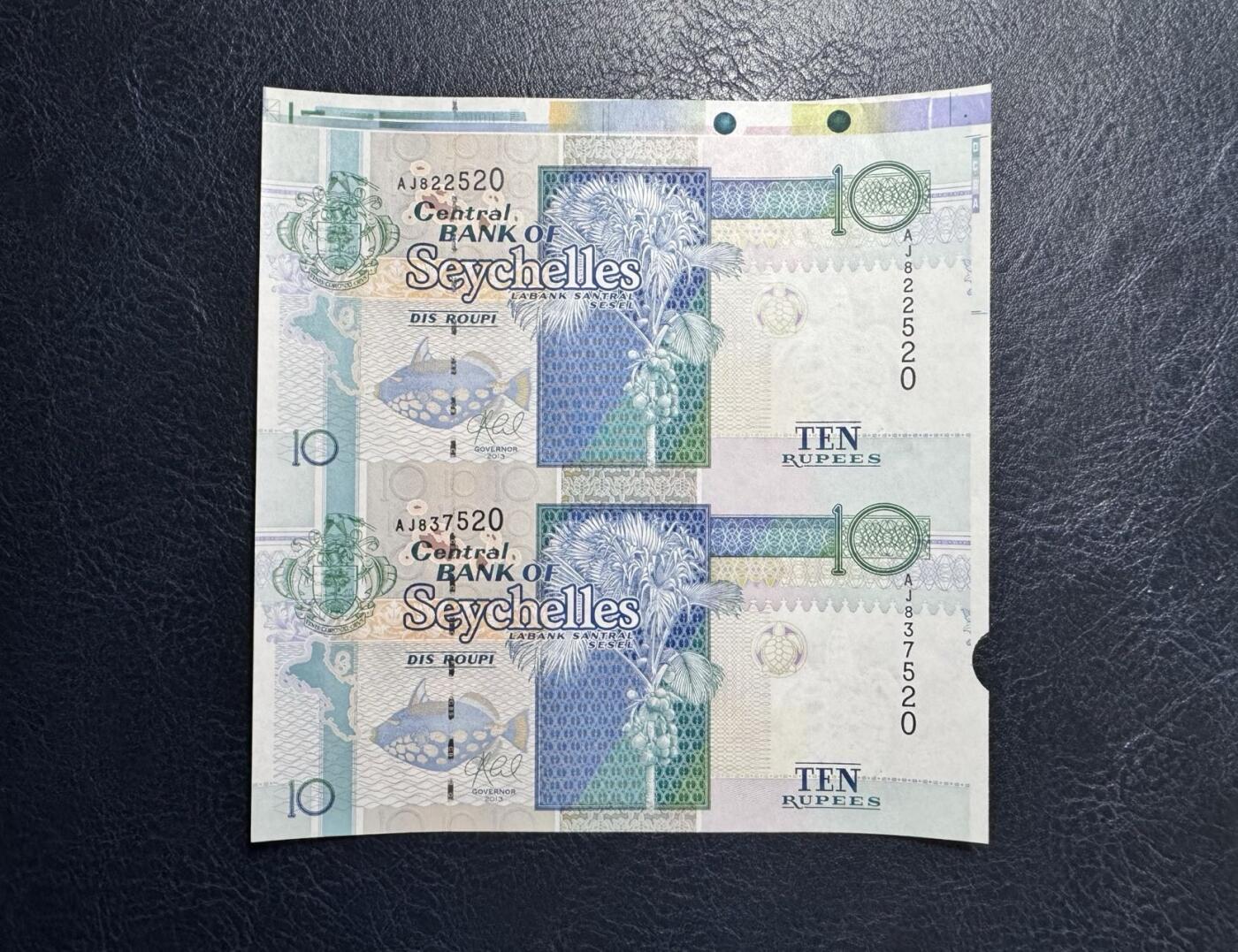收藏联盟Quantum Auction 第367期拍卖  塞舌尔2013年10卢比两联体 品相UNC 剪裁原因自然弯曲