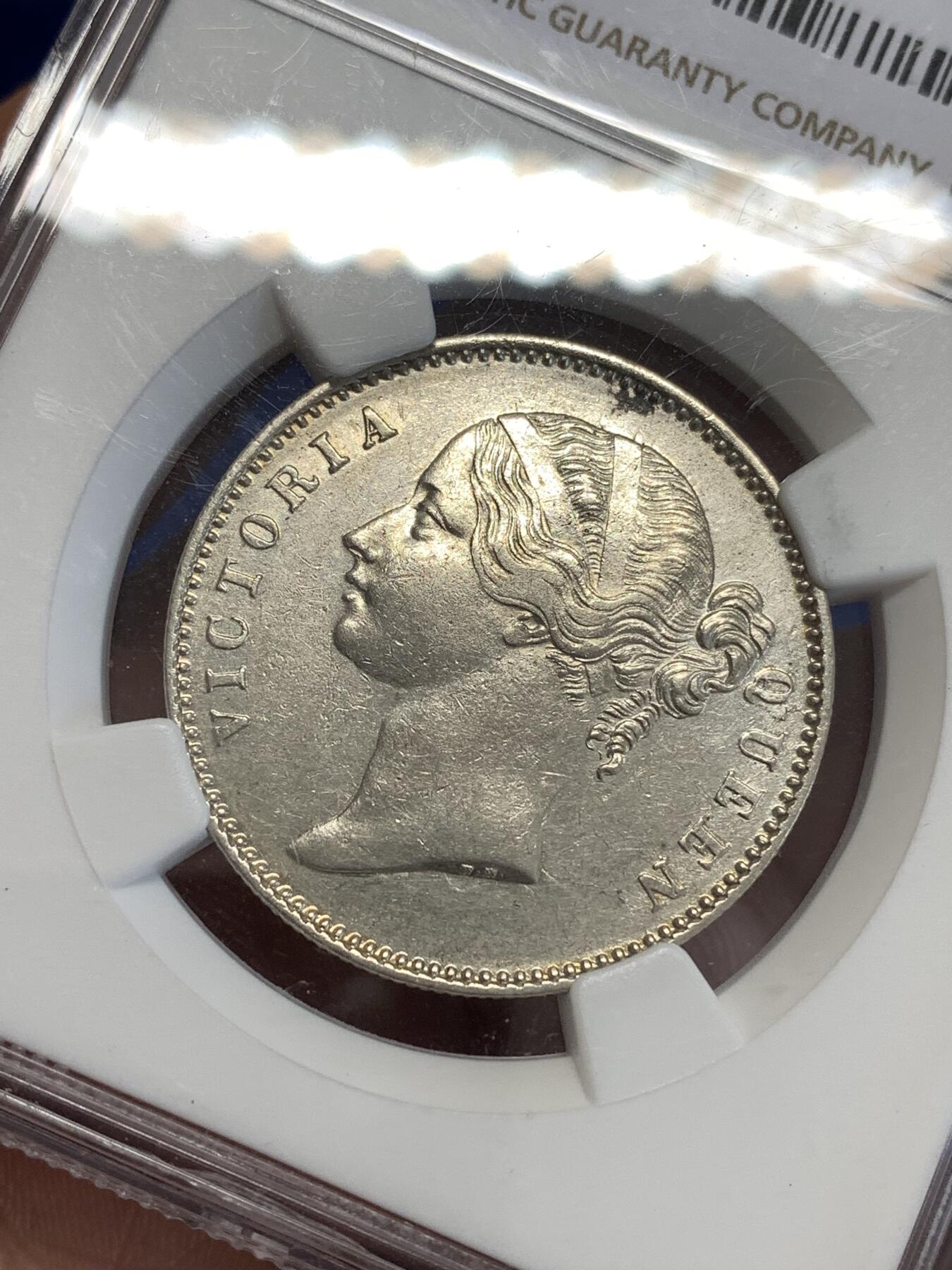 《竞宝斋》第296场- 周日，周一  2场连拍 （全场包邮） NGC AUD 英属印度 1840年 1PUPEE 银币 维多利亚一世双辫版