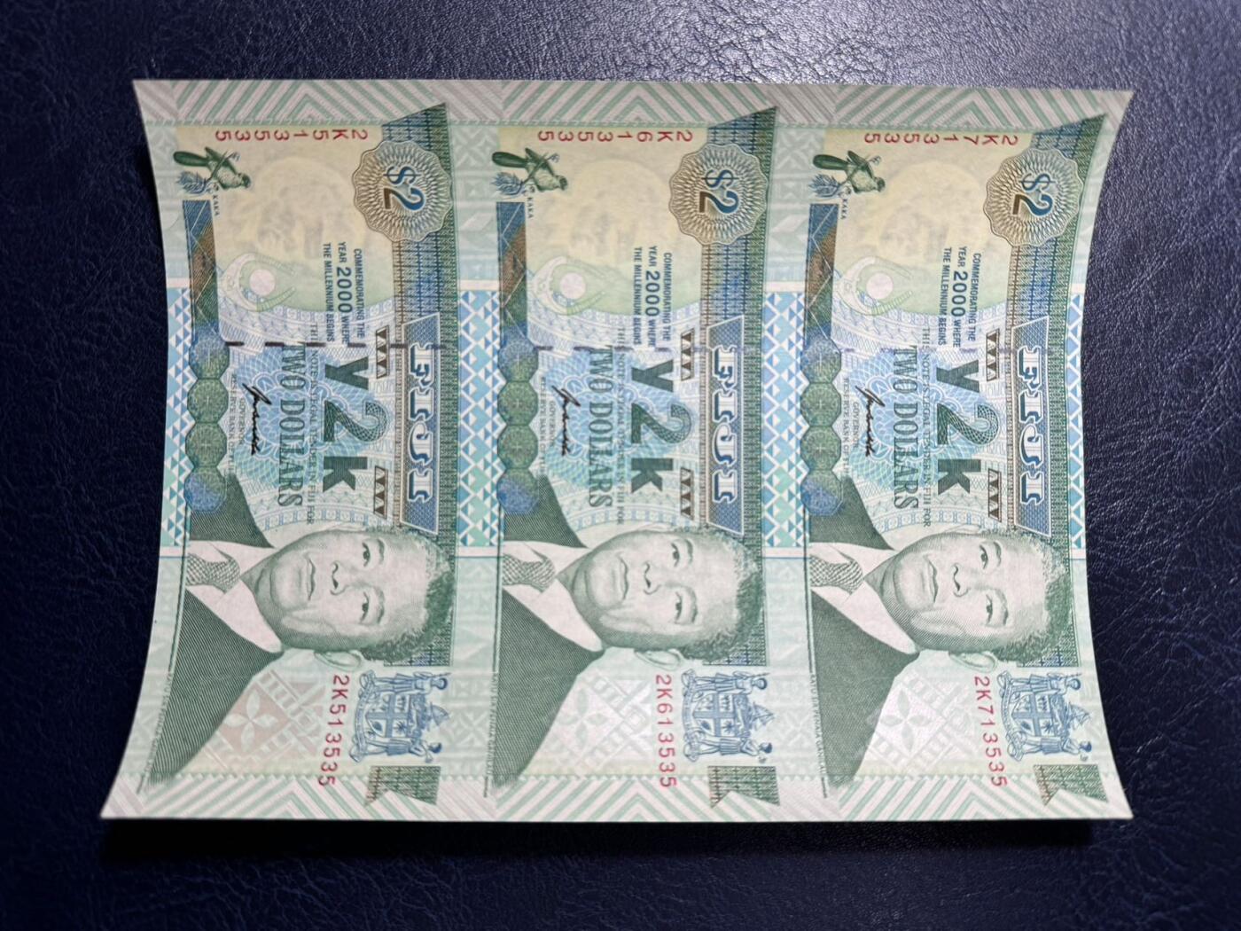 收藏联盟Quantum Auction 第367期拍卖  斐济2000年2元千禧年纪念三连体 品相UNC 剪裁原因自然要弯曲