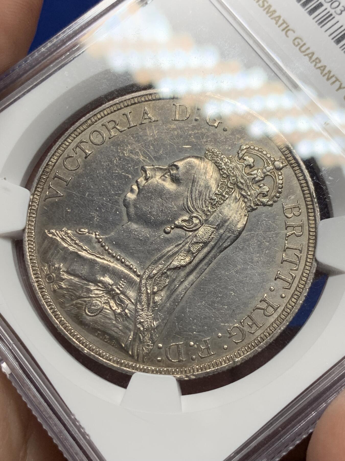 《竞宝斋》第296场- 周日，周一  2场连拍 （全场包邮） NGC AUD 英国1887年维多利亚高冠马剑1克朗