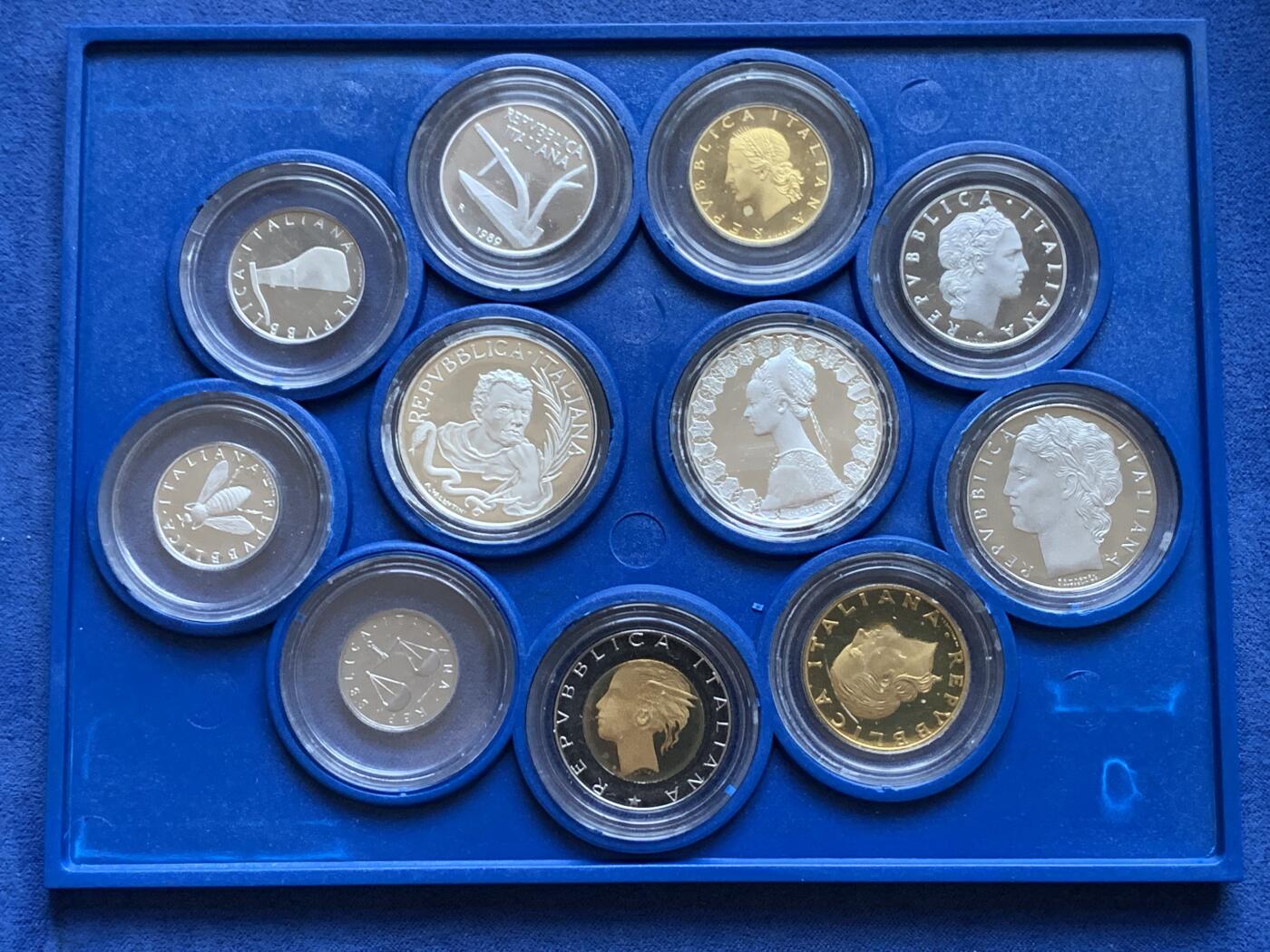 《竞宝斋》第296场- 周日，周一  2场连拍 （全场包邮） 意大利 1989年精制币套装 含2枚银币 细节见图