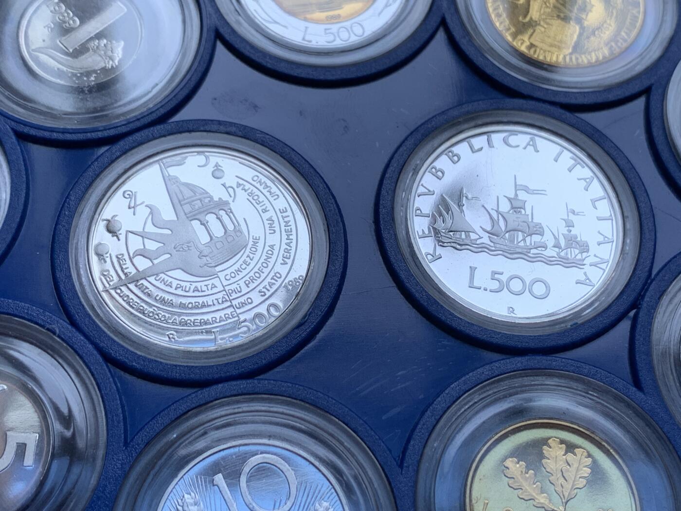 《竞宝斋》第296场- 周日，周一  2场连拍 （全场包邮） 意大利 1989年精制币套装 含2枚银币 细节见图