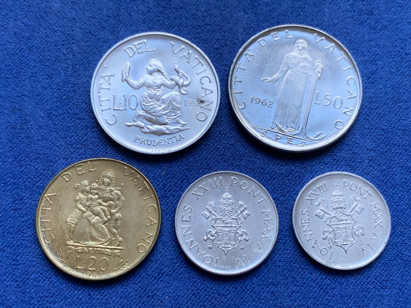 《竞宝斋》第296场- 周日，周一  2场连拍 （全场包邮） 5枚一组 梵蒂冈 1962年 1里拉、2里拉、10里拉、20里拉、50里拉