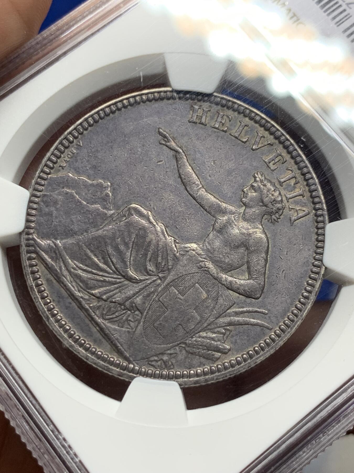 《竞宝斋》第296场- 周日，周一  2场连拍 （全场包邮） NGC AU53 瑞士 1874  坐人女神 5法郎 大银币 正反均匀的深黑包浆