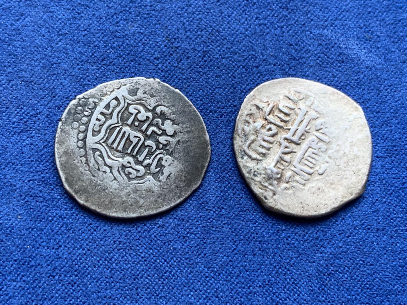 《竞宝斋》第296场- 周日，周一  2场连拍 （全场包邮） 2枚一组 蒙古伊尔汗国2第纳汗银币 普通的2g一枚 2第纳汗4g一枚