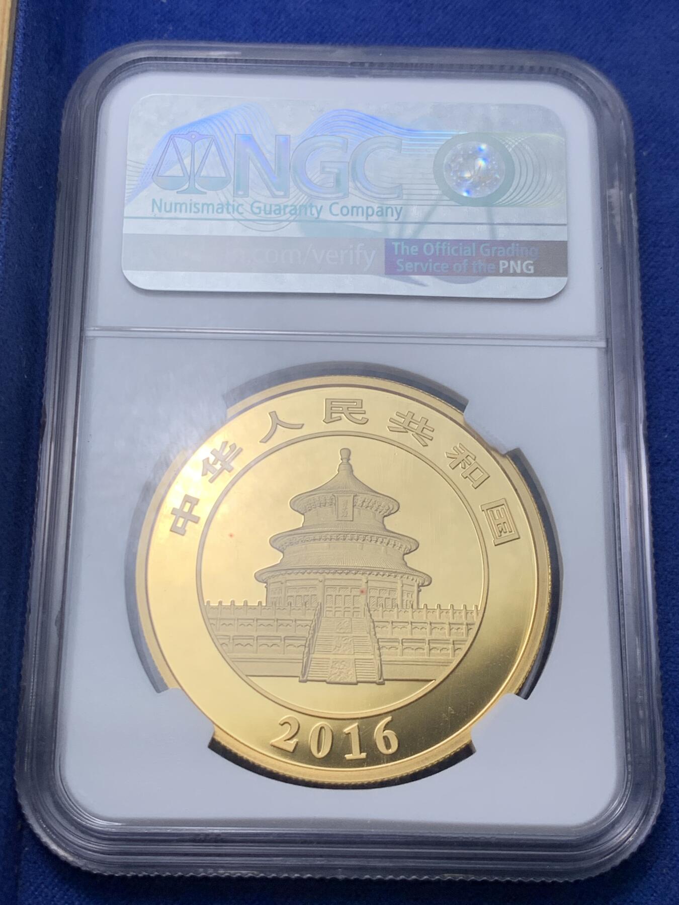 《竞宝斋》第296场- 周日，周一  2场连拍 （全场包邮） NGC PF69 ultra cameo 中国 2016年 800元 首年份大熊猫金币50克，999纯金，发行量才2万枚，7万国人才能拥有一枚的机会，万里挑一，潜在多动乱风险，黄金最保值。