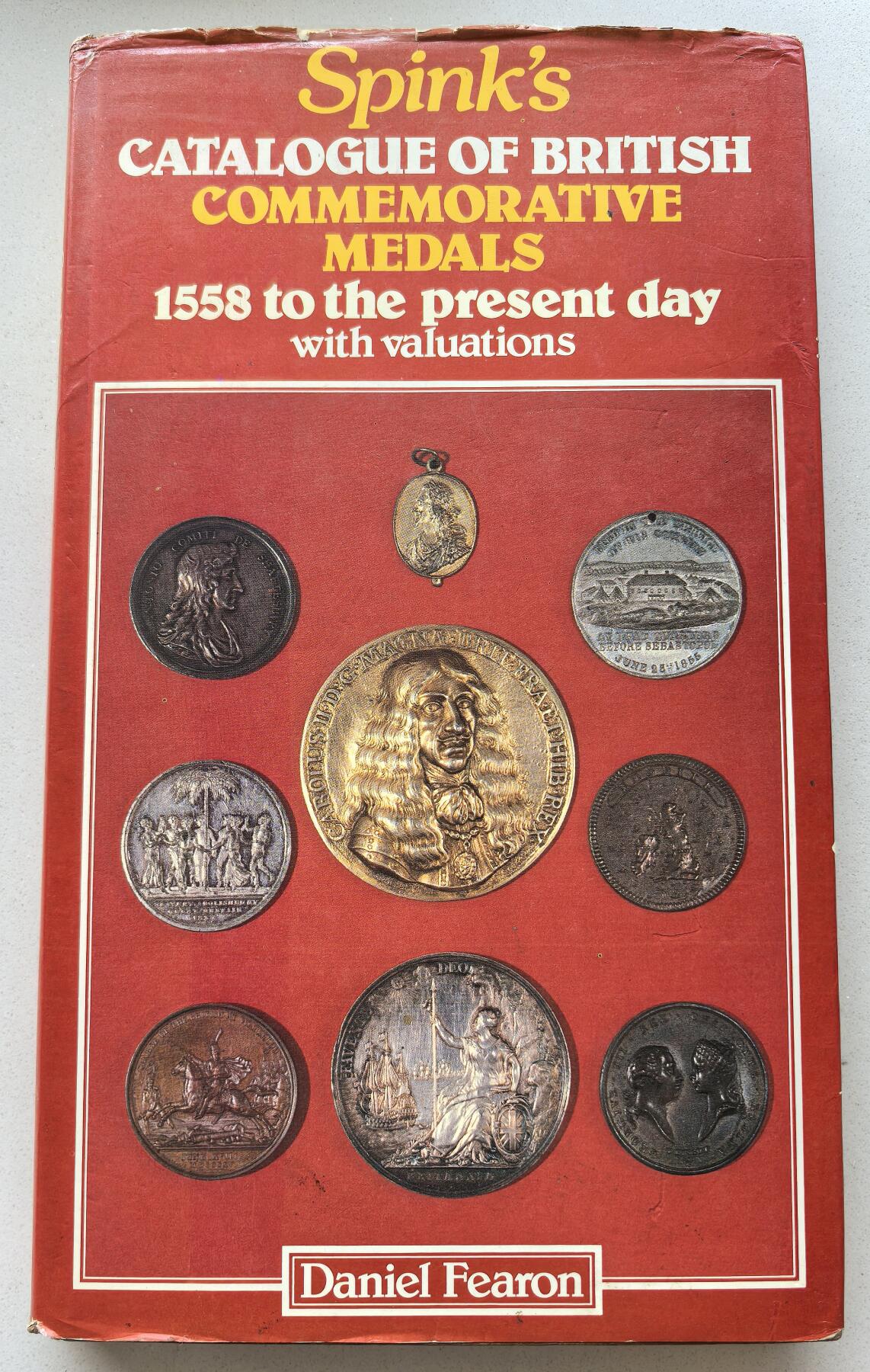 凡希社世界钱币微拍第二百八十期 1984年版SPINK英国纪念章目录，1558至当下，八五品，除了章牌信息和给出的参考价以外，还介绍了英国纪念章的源起，背景和制造工艺，相当实用的手册。