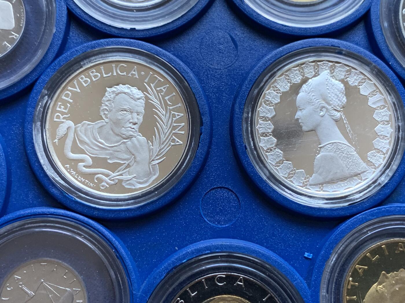 《竞宝斋》第296场- 周日，周一  2场连拍 （全场包邮） 意大利 1989年精制币套装 含2枚银币 细节见图