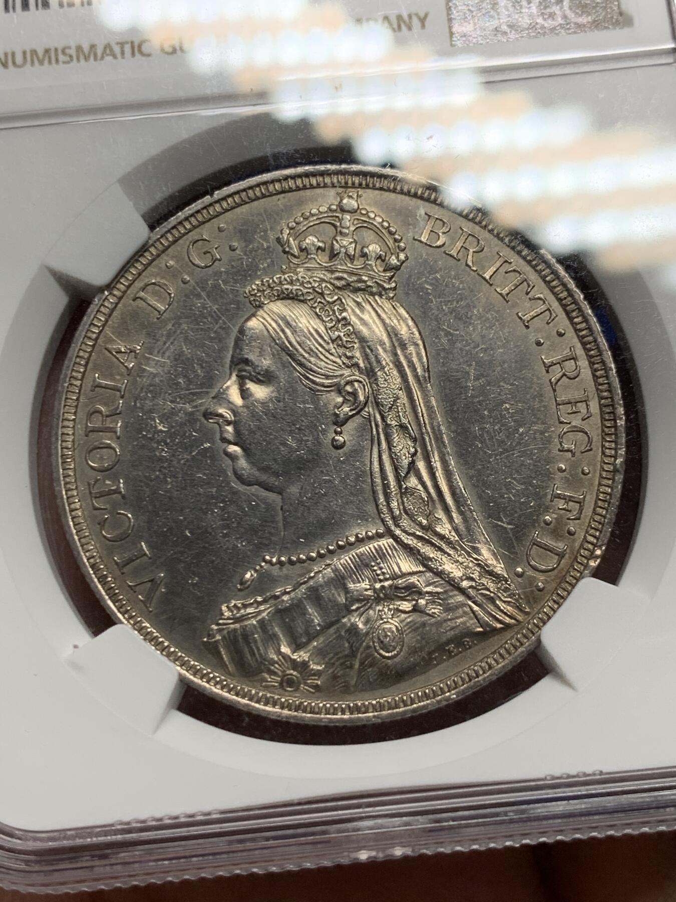 《竞宝斋》第296场- 周日，周一  2场连拍 （全场包邮） NGC AUD 英国1887年维多利亚高冠马剑1克朗