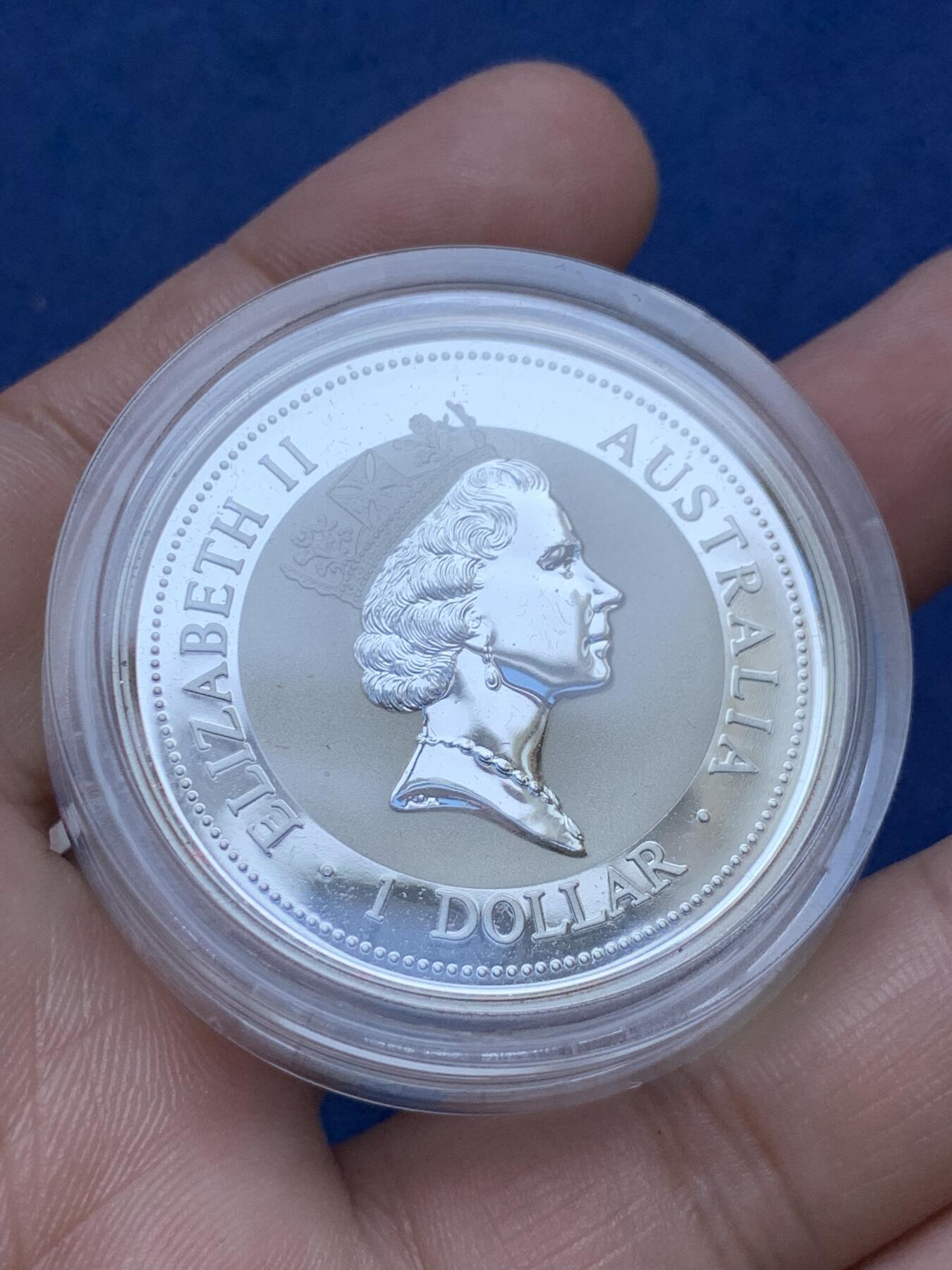 《竞宝斋》第296场- 周日，周一  2场连拍 （全场包邮） 1997年 澳大利亚 1元 翠鸟带黄金龙私印 发行数量：20000 银0.999 1盎司 私印是0.5克金 带盒证