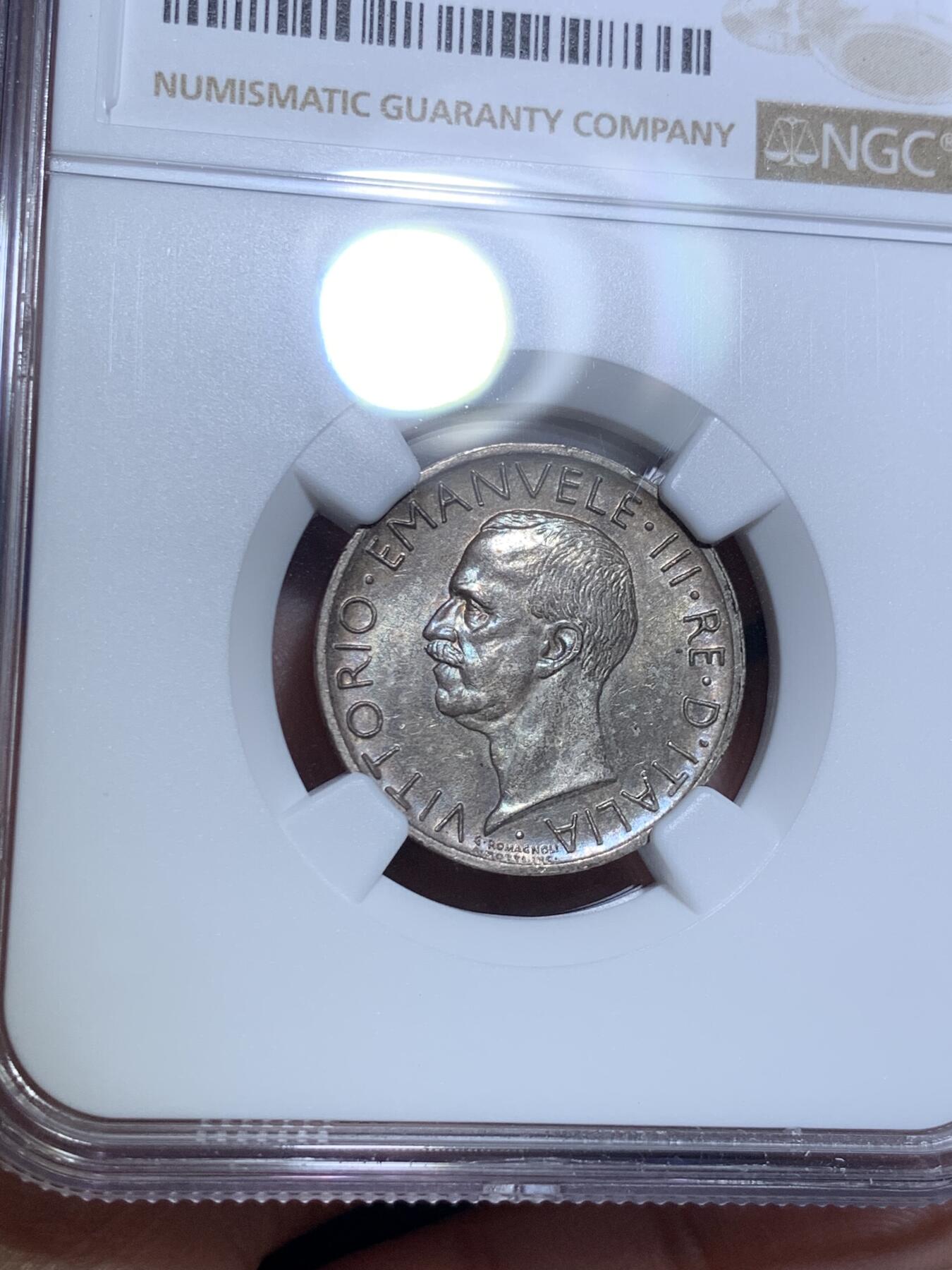 《竞宝斋》第296场- 周日，周一  2场连拍 （全场包邮） NGC MS62 意大利1930年R罗马厂5里拉银币 经典设计，打制深峻，靛蓝色彩包浆