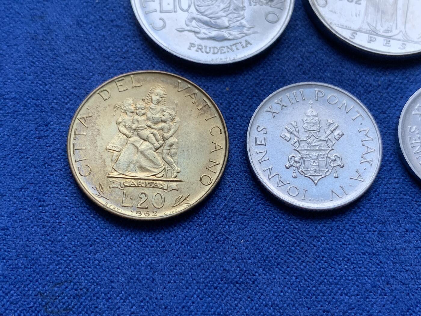 《竞宝斋》第296场- 周日，周一  2场连拍 （全场包邮） 5枚一组 梵蒂冈 1962年 1里拉、2里拉、10里拉、20里拉、50里拉