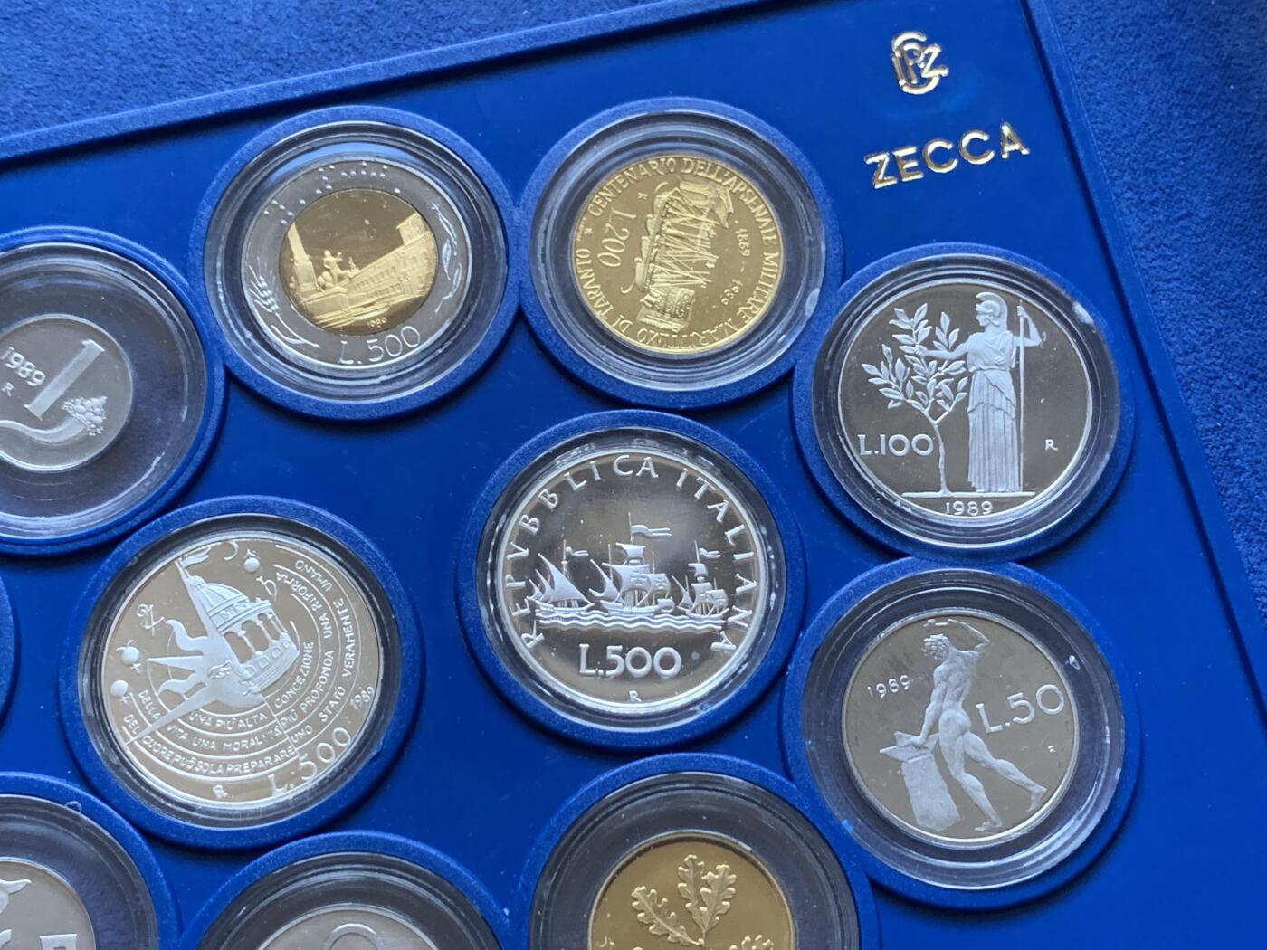 《竞宝斋》第296场- 周日，周一  2场连拍 （全场包邮） 意大利 1989年精制币套装 含2枚银币 细节见图