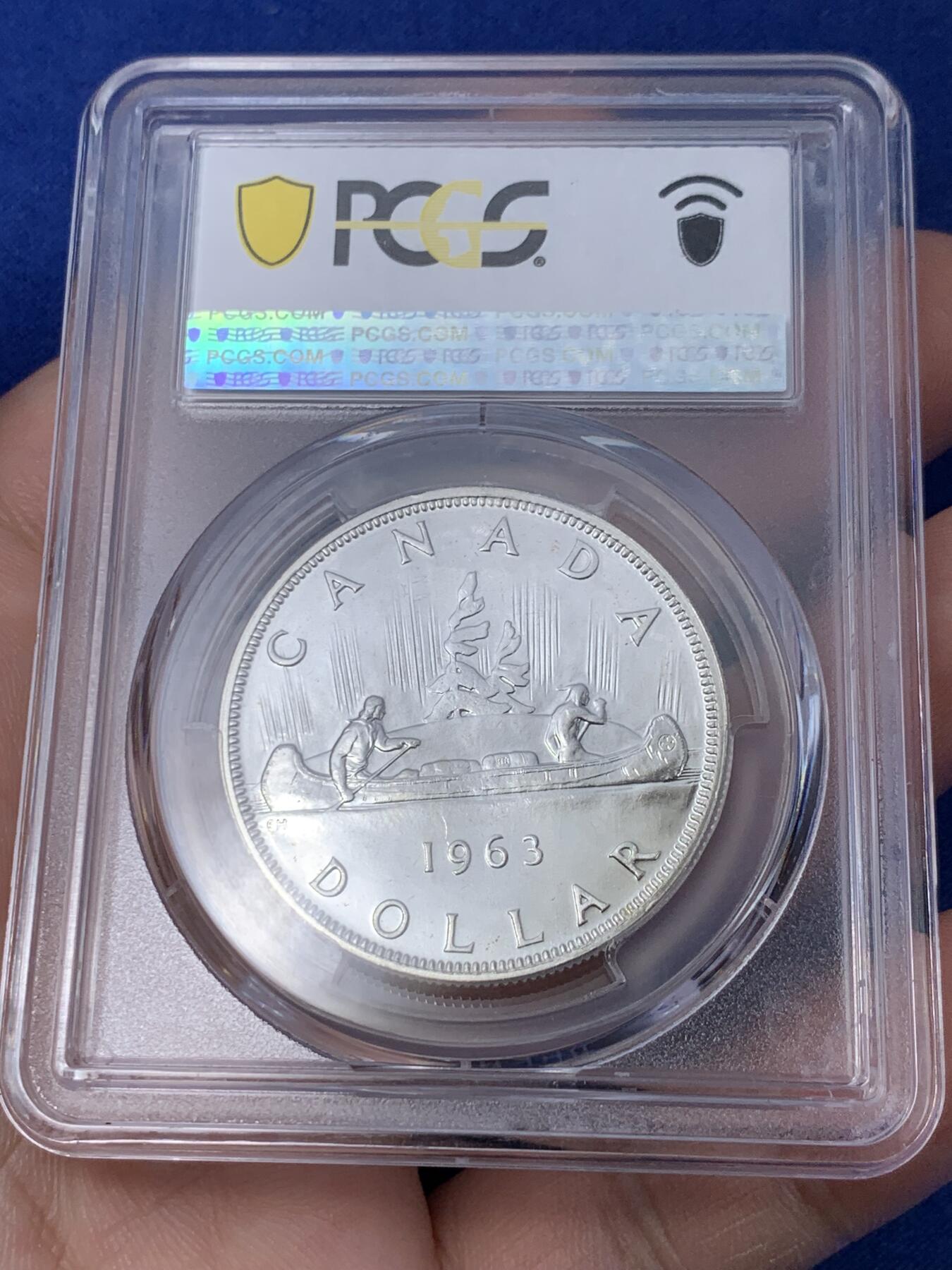 《竞宝斋》第296场- 周日，周一  2场连拍 （全场包邮） PCGS PL66 加拿大1963年独木舟划船1元银币 币面清爽干净又漂亮，类镜面效果，伊丽莎白二世青年头像，经典原住民划船图案，图案精美。