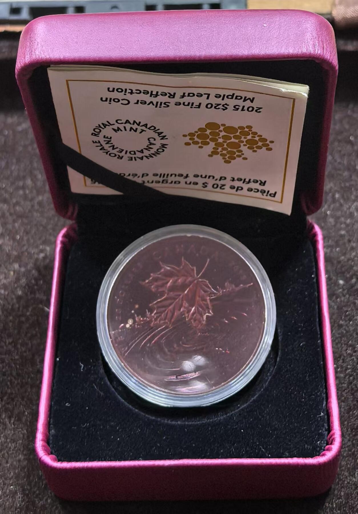 北京马甸外国币专卖微拍第124期，外国金银币专场，陆续上新，欢迎关注  加拿大2015年湖中的枫叶倒影 精制1盎司纪念银币，盒证齐全，