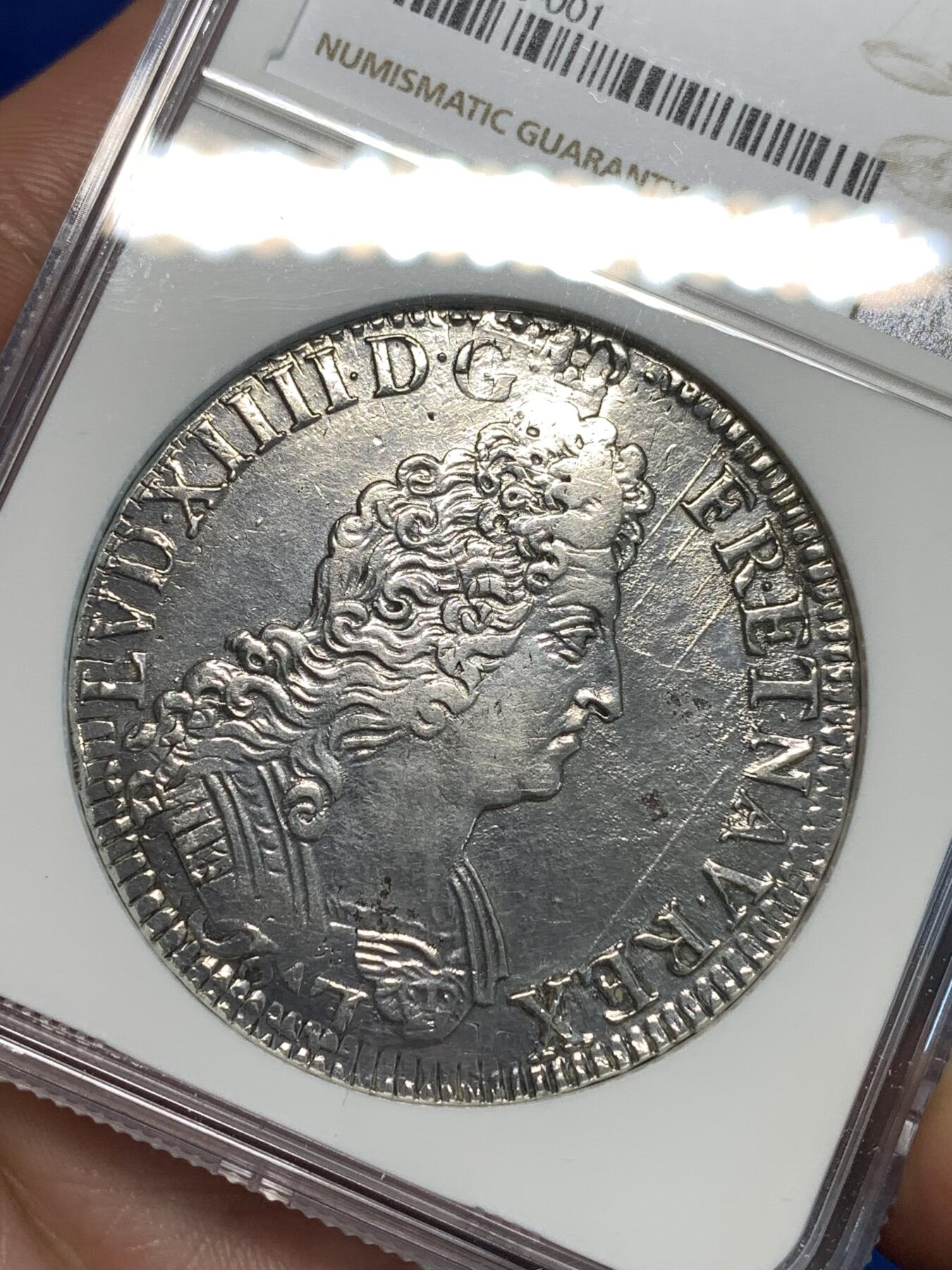 《竞宝斋》第296场- 周日，周一  2场连拍 （全场包邮） NGC XFD 法国1704年路易十四1埃居银币 巴黎厂 R2珍惜度 双面深打.细节完美 严评