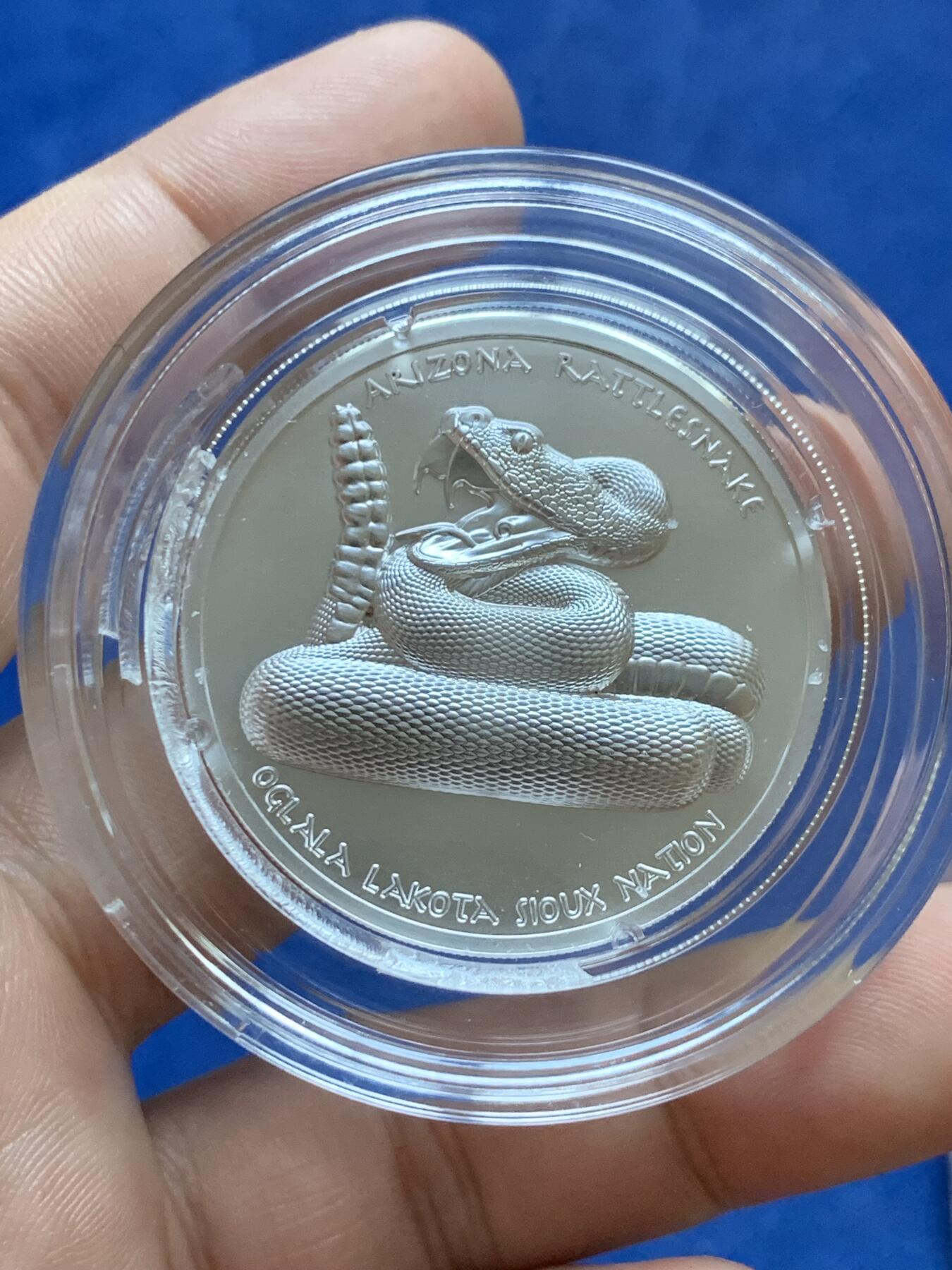 《竞宝斋》第296场- 周日，周一  2场连拍 （全场包邮） 美国2022年发行的印第安酋长系列2“杰罗尼莫”1美元纪念银币 1盎司 超高浮雕工艺 限量2500枚 内盒有损见图