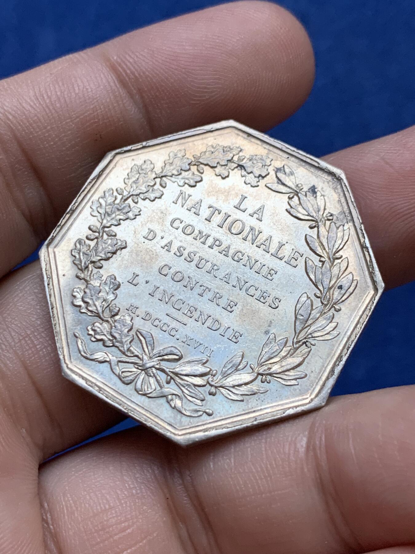 《竞宝斋》第296场- 周日，周一  2场连拍 （全场包邮） 法国皇家火灾保险公司八角银质代币，20g，36.55mm，丰饶角边铭，五彩包浆