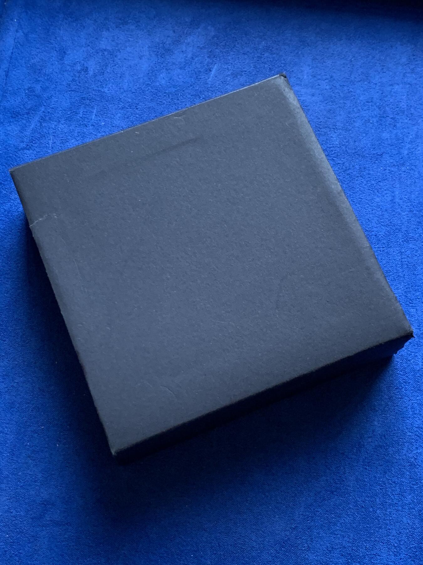 《竞宝斋》第296场- 周日，周一  2场连拍 （全场包邮） 蒙古2023年野生动物系列猎鹰2000图格里克（3盎司版本，双面超高浮雕工艺，限量999枚） 盒证齐全 精制币 3盎司 999银 45mm