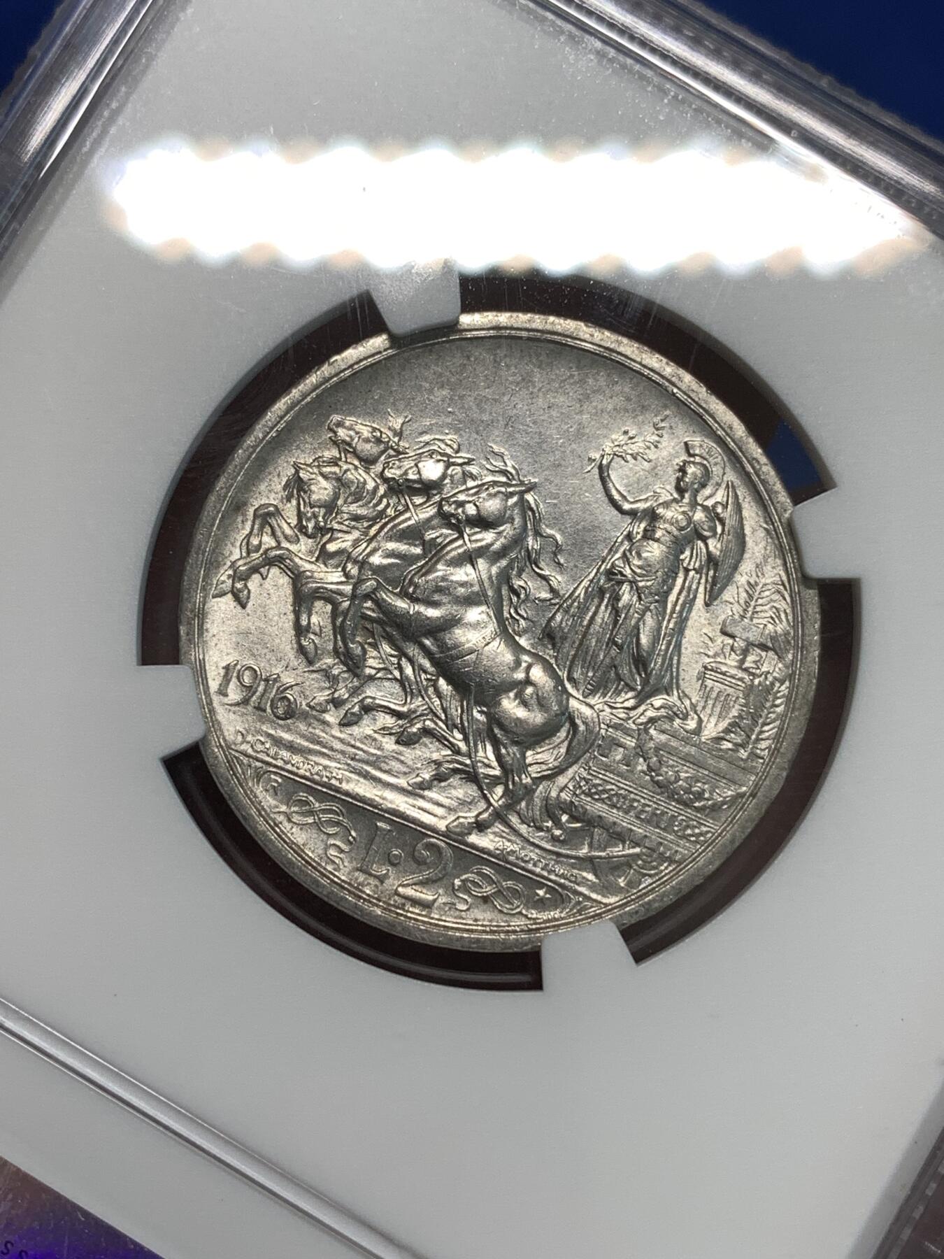 《竞宝斋》第296场- 周日，周一  2场连拍 （全场包邮） NGC MS62 意大利1916R埃马努埃莱三世2里拉 马车银币