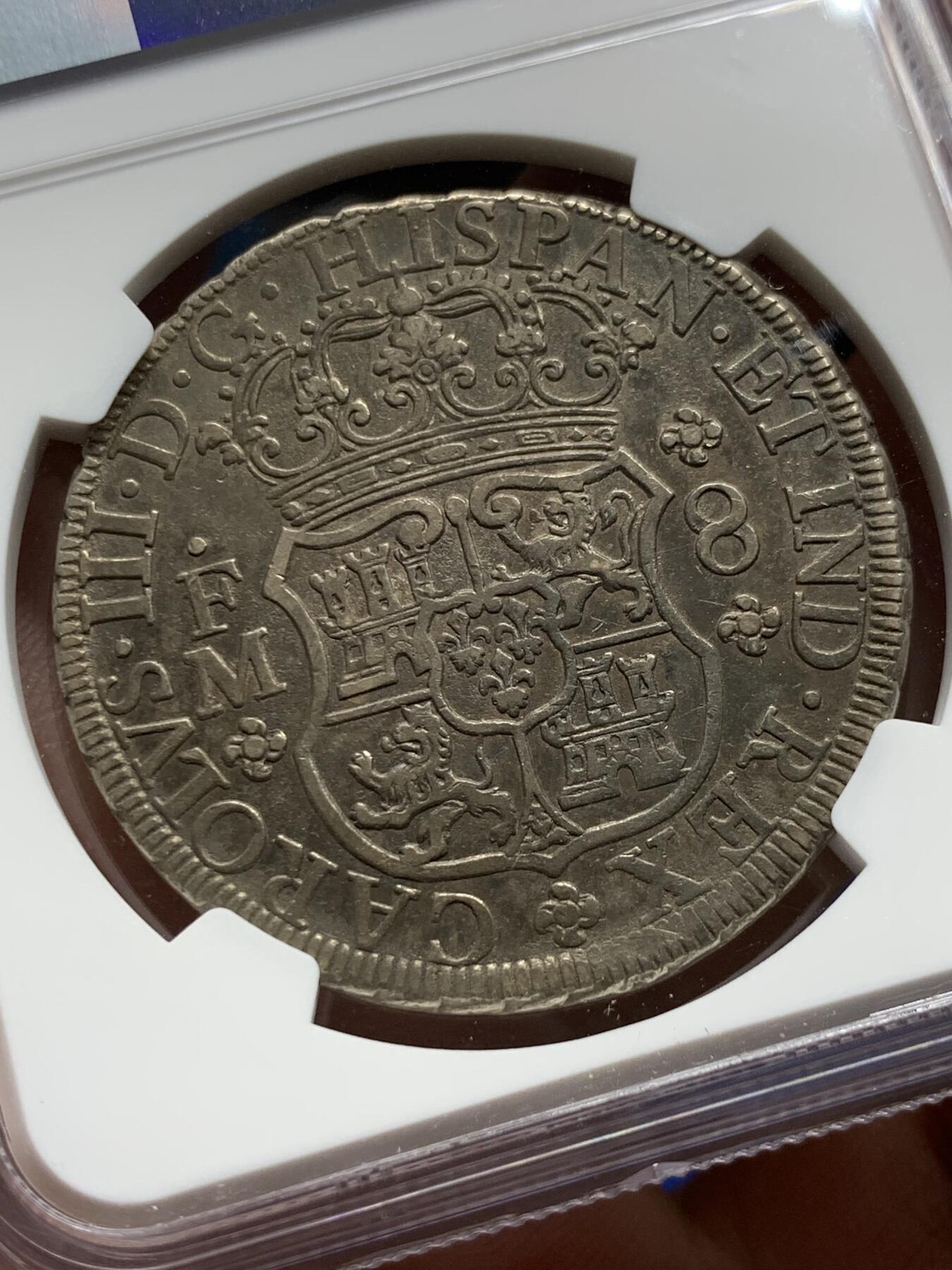 《竞宝斋》第296场- 周日，周一  2场连拍 （全场包邮） NGC XFD 墨西哥1770年卡洛斯三世地球双柱8里亚尔银币 币面全深打 细节好 酱彩黑包浆 味道一流