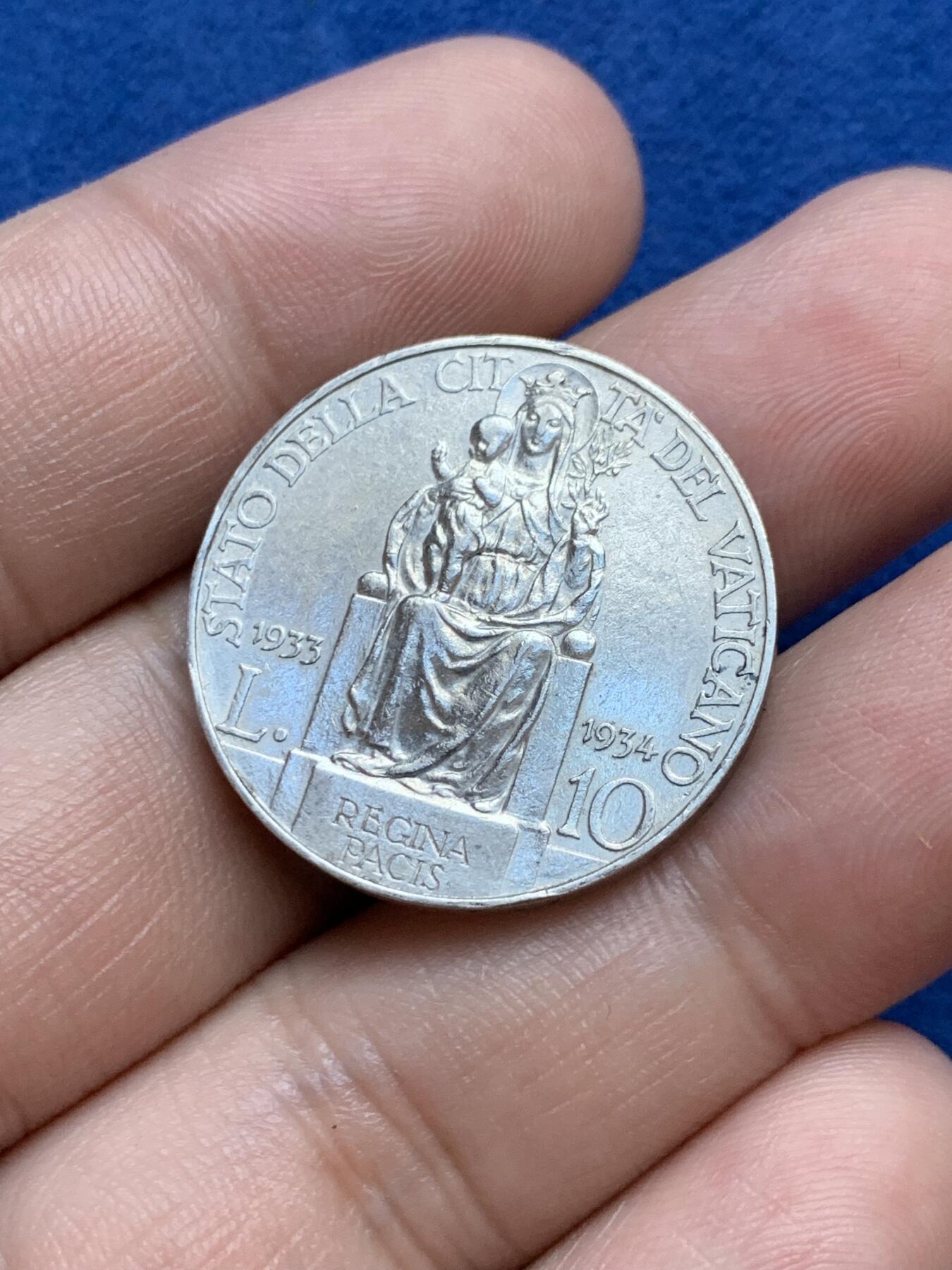《竞宝斋》第296场- 周日，周一  2场连拍 （全场包邮） 梵蒂冈 1933年 圣年 10里拉 银币 原味包浆 稀缺品种 发行量五万枚 厚度2mm 其他年份厚度2.2mm