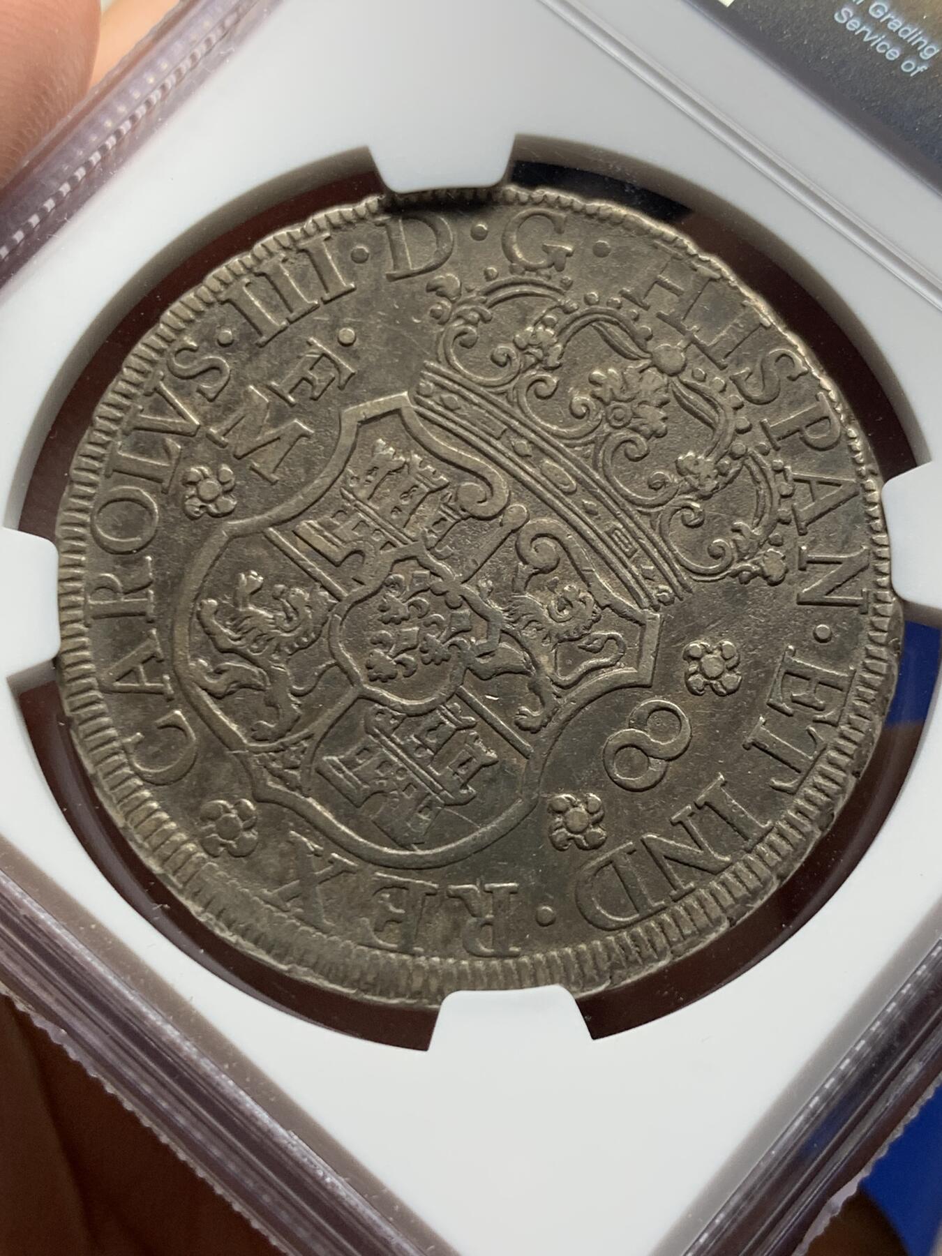 《竞宝斋》第296场- 周日，周一  2场连拍 （全场包邮） NGC XFD 墨西哥1770年卡洛斯三世地球双柱8里亚尔银币 币面全深打 细节好 酱彩黑包浆 味道一流