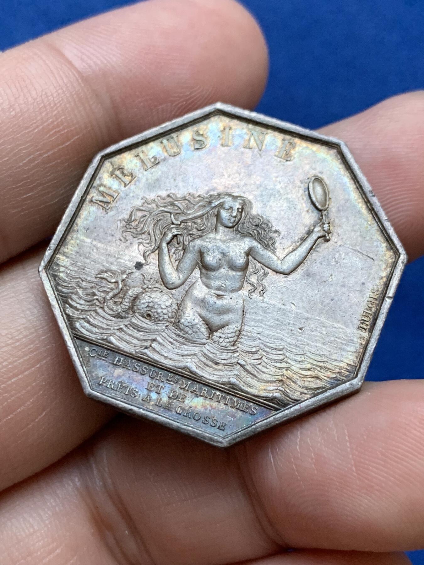 《竞宝斋》第296场- 周日，周一  2场连拍 （全场包邮） 法国 名誉品 美人鱼 八角银质代币 油灯边铭 17.22克 33mm