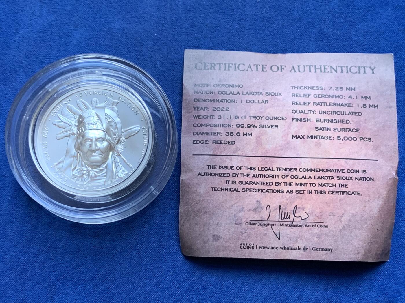 《竞宝斋》第296场- 周日，周一  2场连拍 （全场包邮） 美国2022年发行的印第安酋长系列2“杰罗尼莫”1美元纪念银币 1盎司 超高浮雕工艺 限量2500枚 内盒有损见图