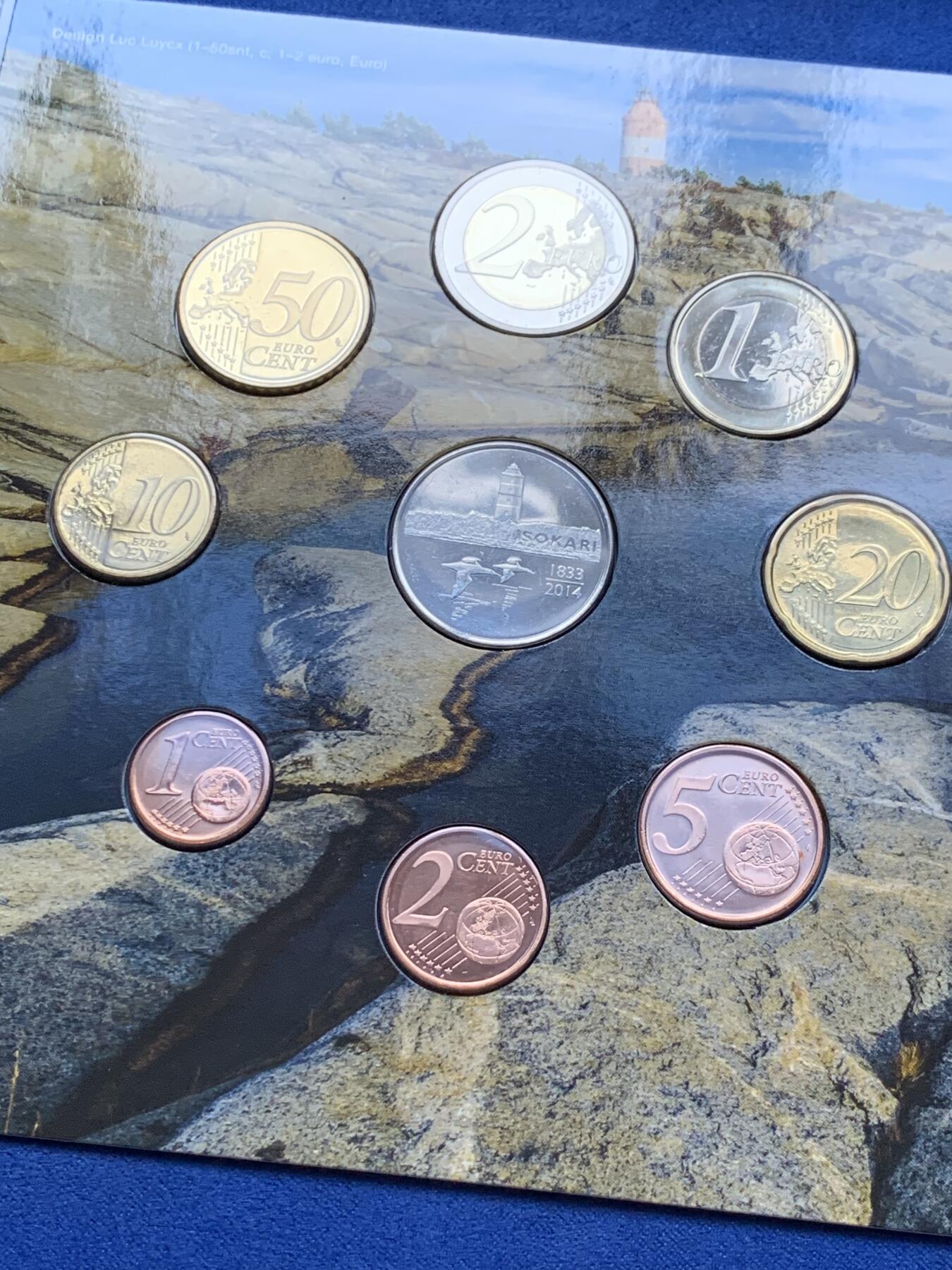 《竞宝斋》第296场- 周日，周一  2场连拍 （全场包邮） 2014年芬兰灯塔年欧元卡装 带一枚纪念章