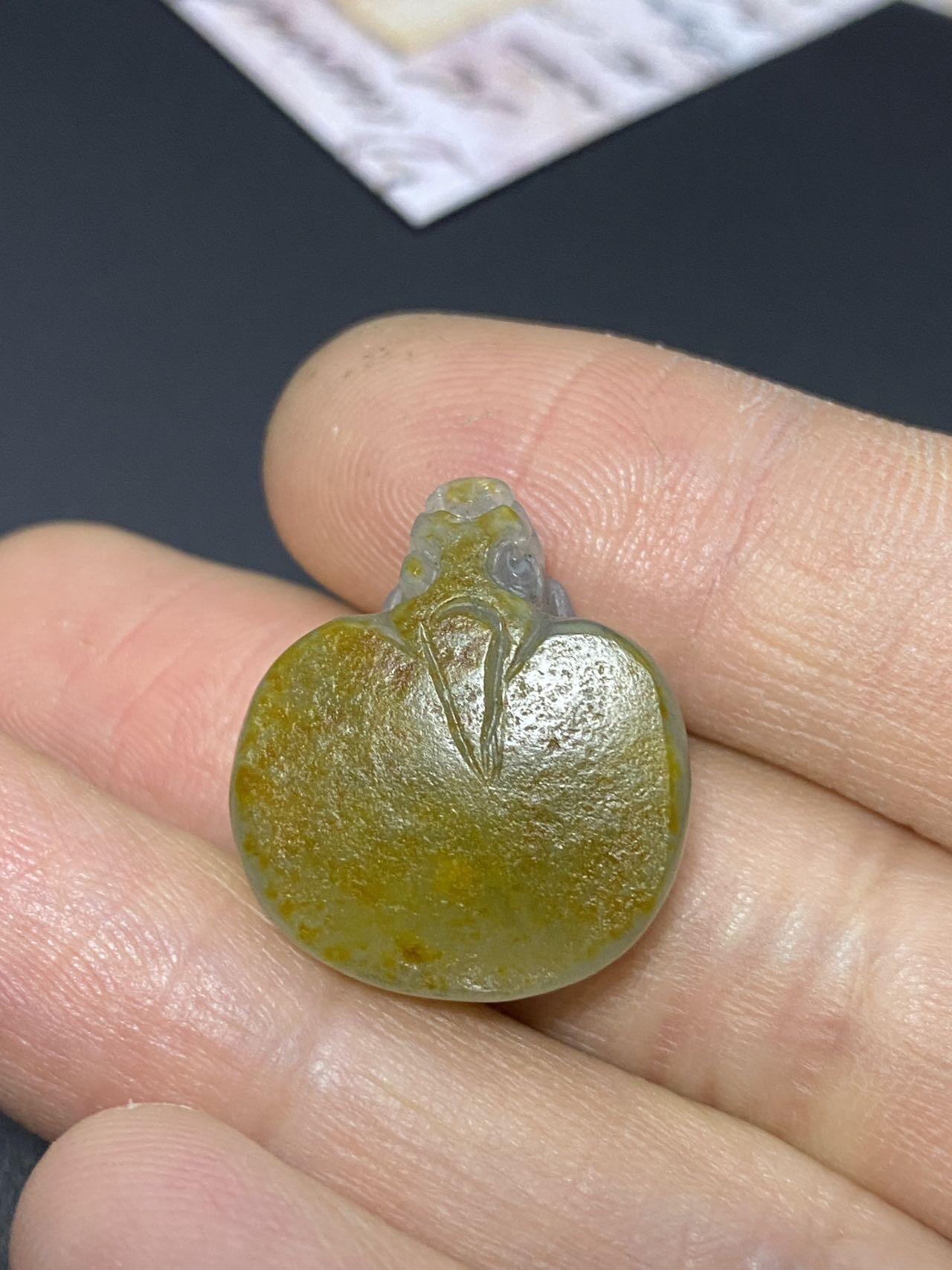 和田玉青花籽料龙龟