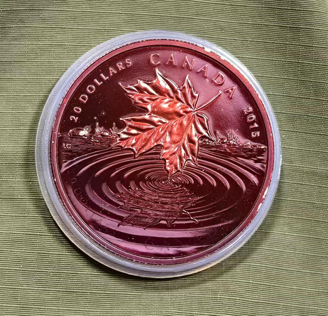 北京马甸外国币专卖微拍第124期，外国金银币专场，陆续上新，欢迎关注  加拿大2015年湖中的枫叶倒影 精制1盎司纪念银币，盒证齐全，