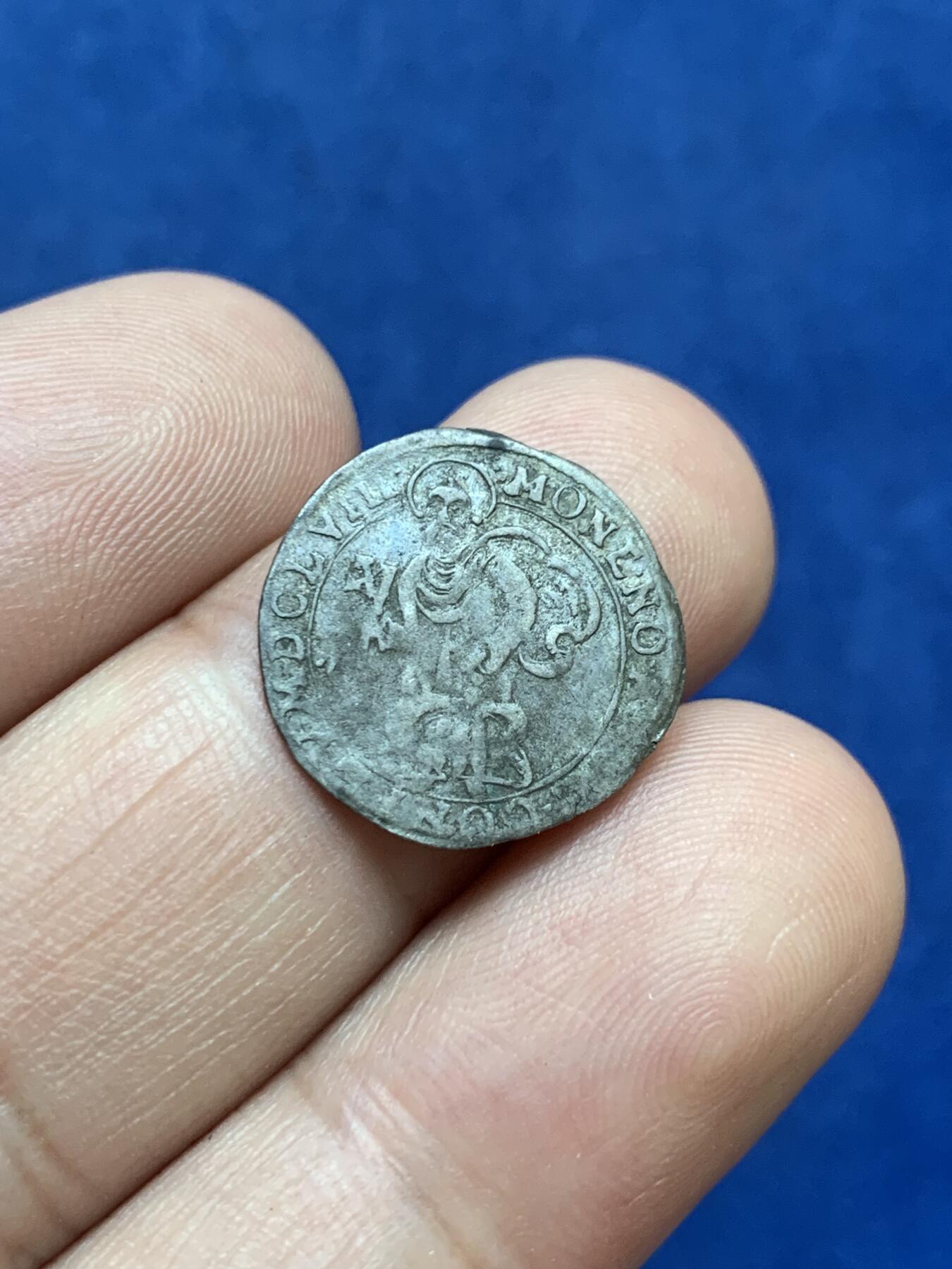 《竞宝斋》第296场- 周日，周一  2场连拍 （全场包邮） 神圣罗马帝国特里尔大主教区1657年（MDCLVII）1/2 Albus打制银币，著名的Karl Caspar von der Leyen在位时期，为神圣罗马帝国七大选帝侯之一。正面是圣彼得左手拿书右手持钥匙，背面是选帝侯的盾徽，上方为选帝侯冠。