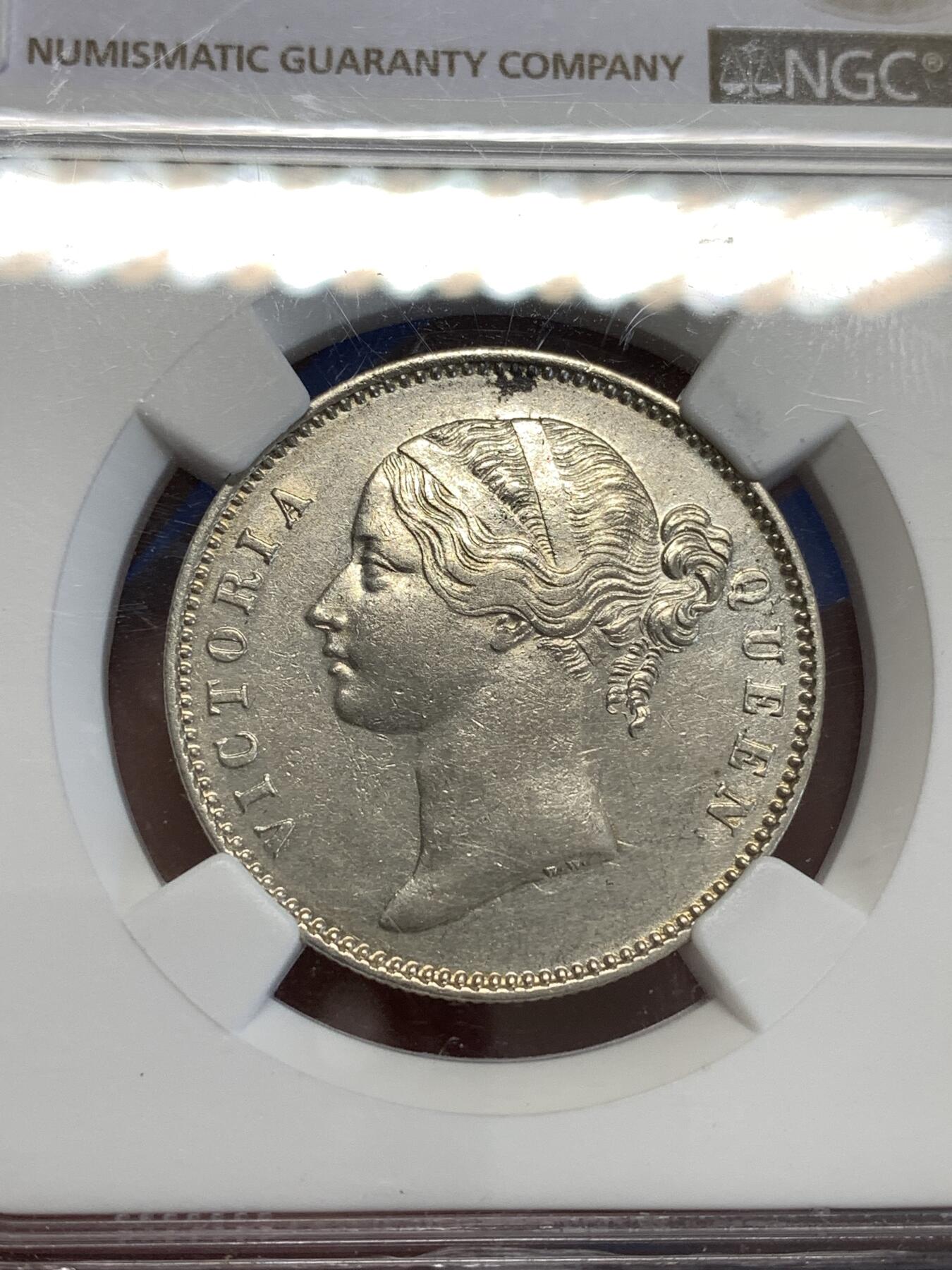 《竞宝斋》第296场- 周日，周一  2场连拍 （全场包邮） NGC AUD 英属印度 1840年 1PUPEE 银币 维多利亚一世双辫版