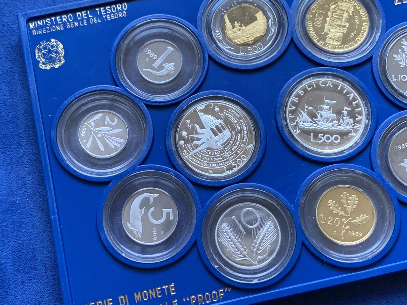 《竞宝斋》第296场- 周日，周一  2场连拍 （全场包邮） 意大利 1989年精制币套装 含2枚银币 细节见图
