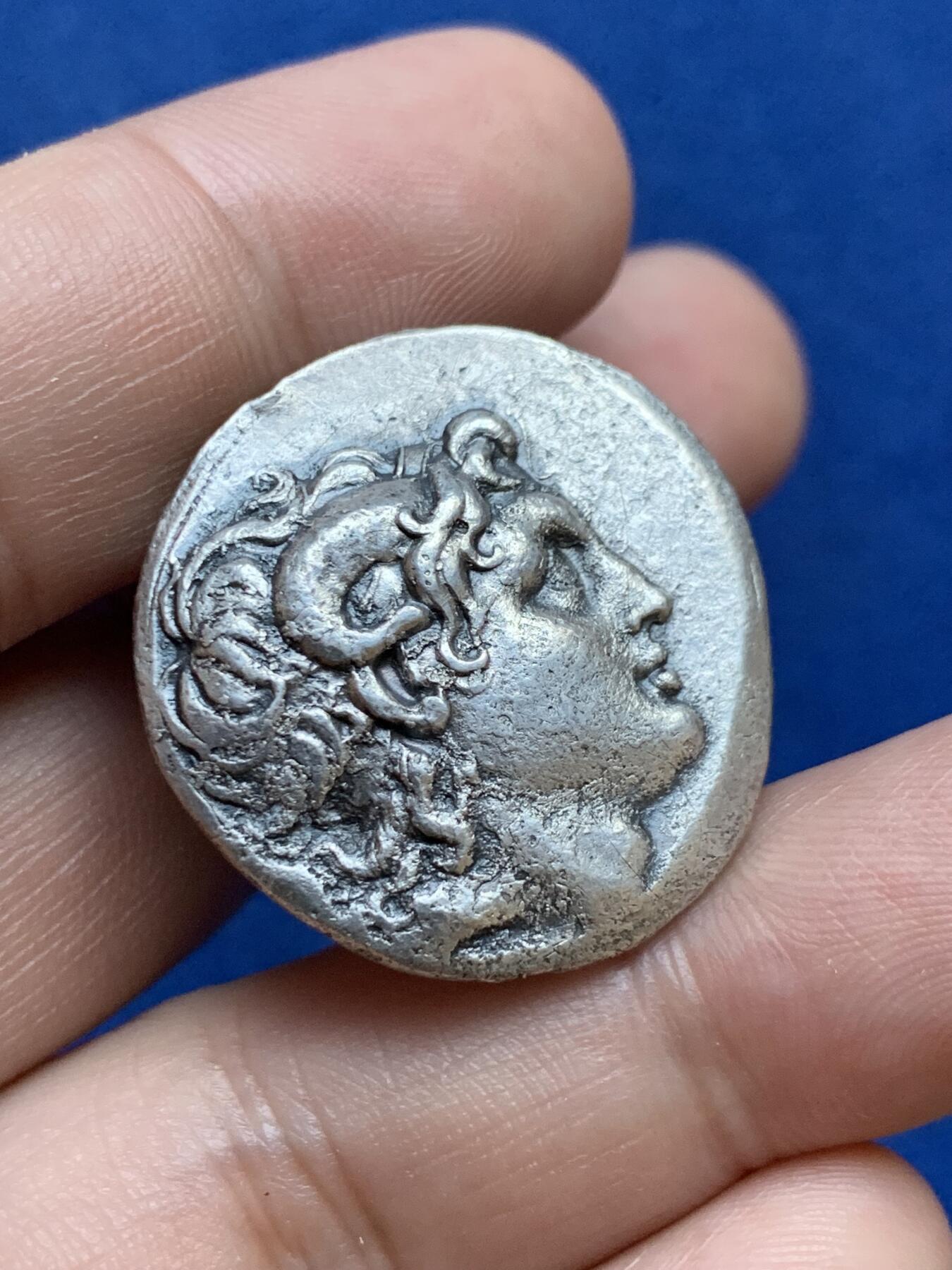 《竞宝斋》第296场- 周日，周一  2场连拍 （全场包邮） 古希腊亚历山公羊角 4德大银币 奈斯评级xf 砸盒 原评级号:66202300259  国外还是国内均价4000以上 裸币上拍