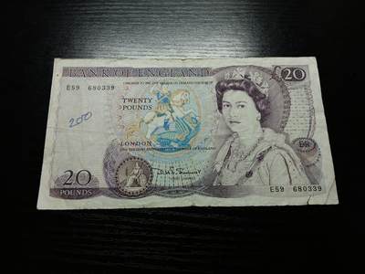  博彦收藏  8月18日 钱币专场 - 英国女皇20镑 流通品有字迹和破损